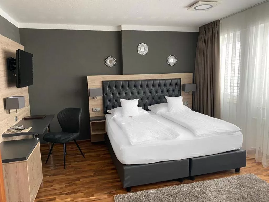 Bed in ZUM ZIEL Hotel Grenzach-Wyhlen bei Basel