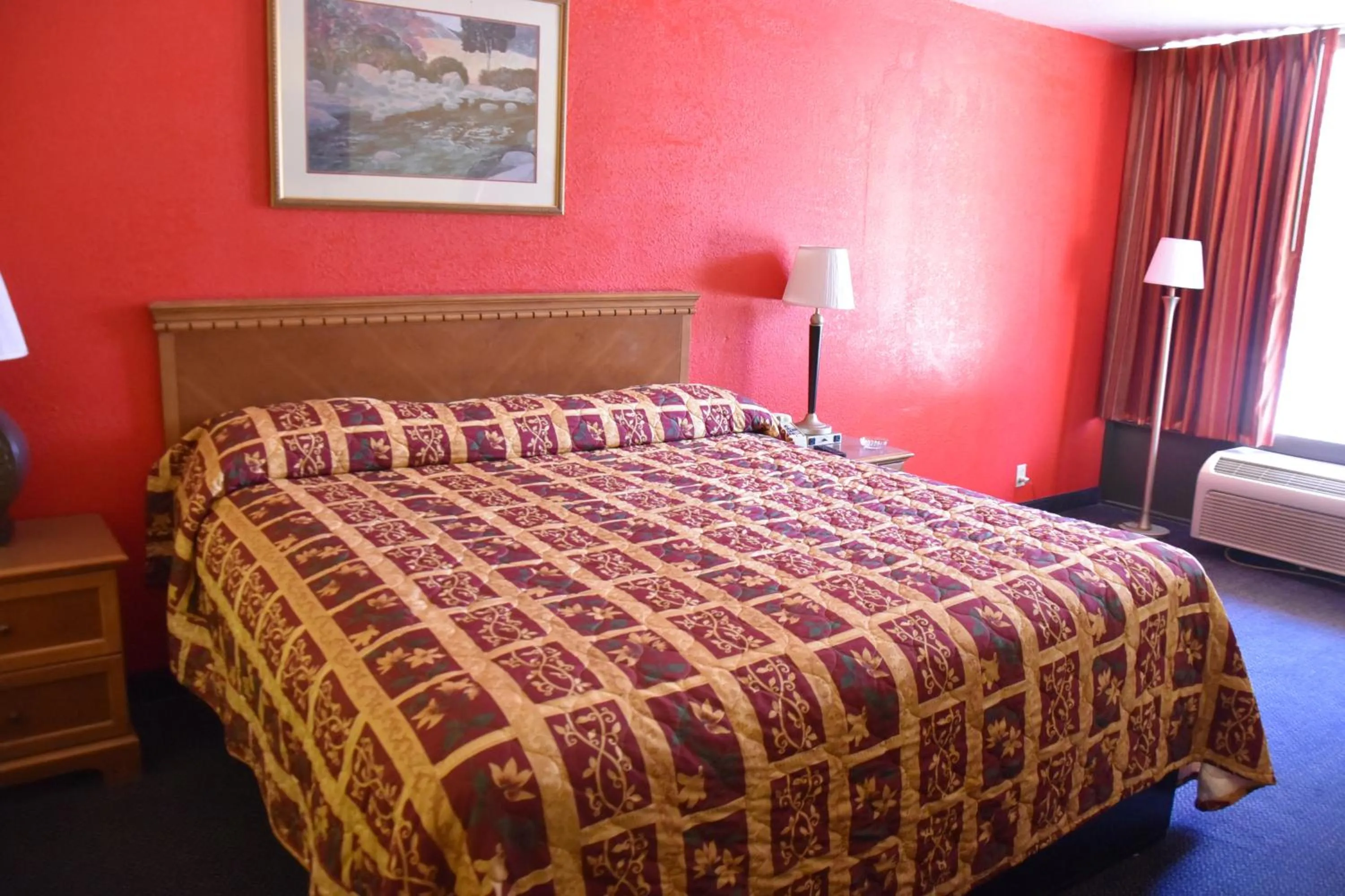 Bed in Homeplace Inn