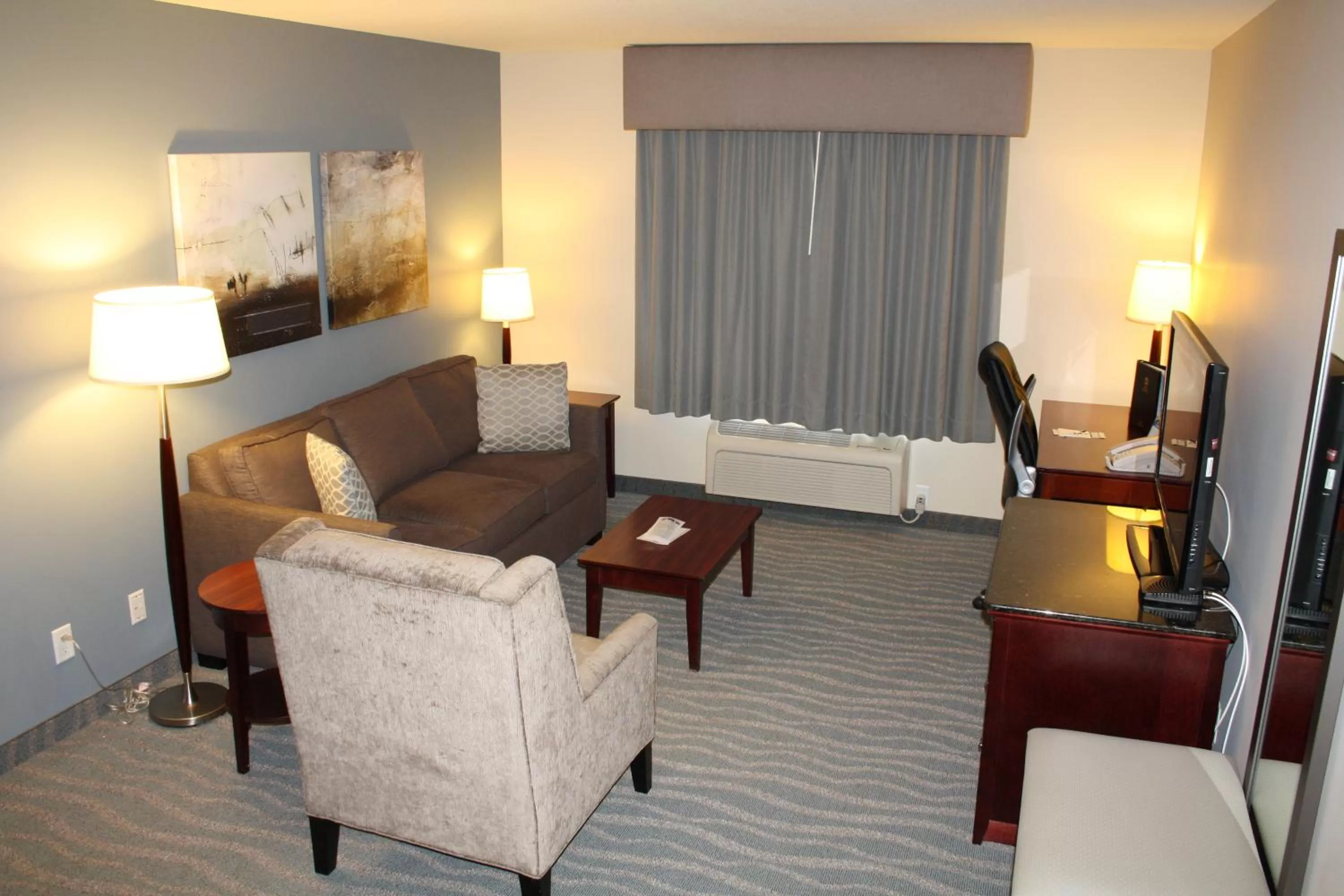Living room in Best Western Rocky Mountain House Inn & Suites
