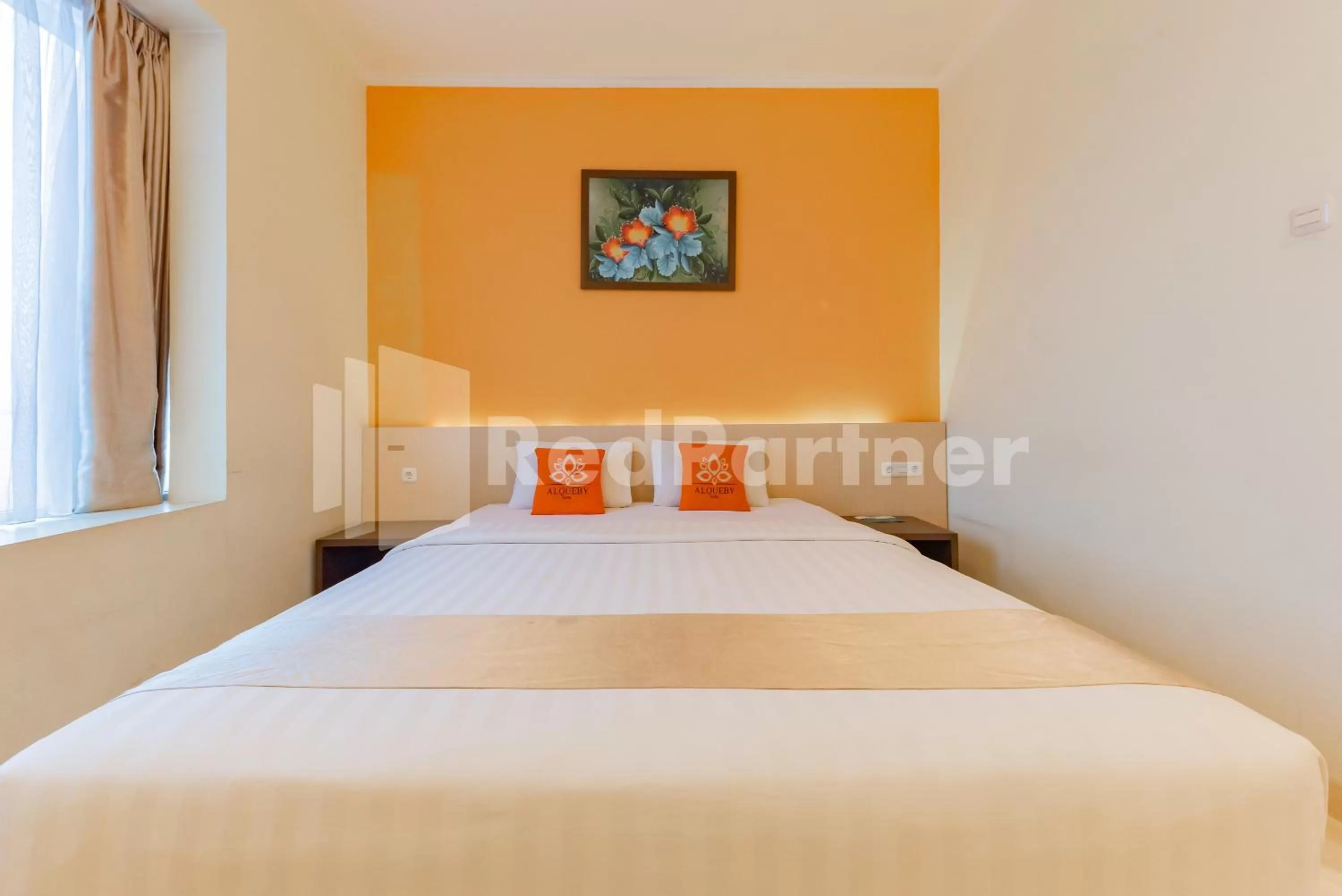 Bedroom, Bed in Alqueby Hotel near Kiara Artha Park & Trans Studio Mall Mitra RedDoorz