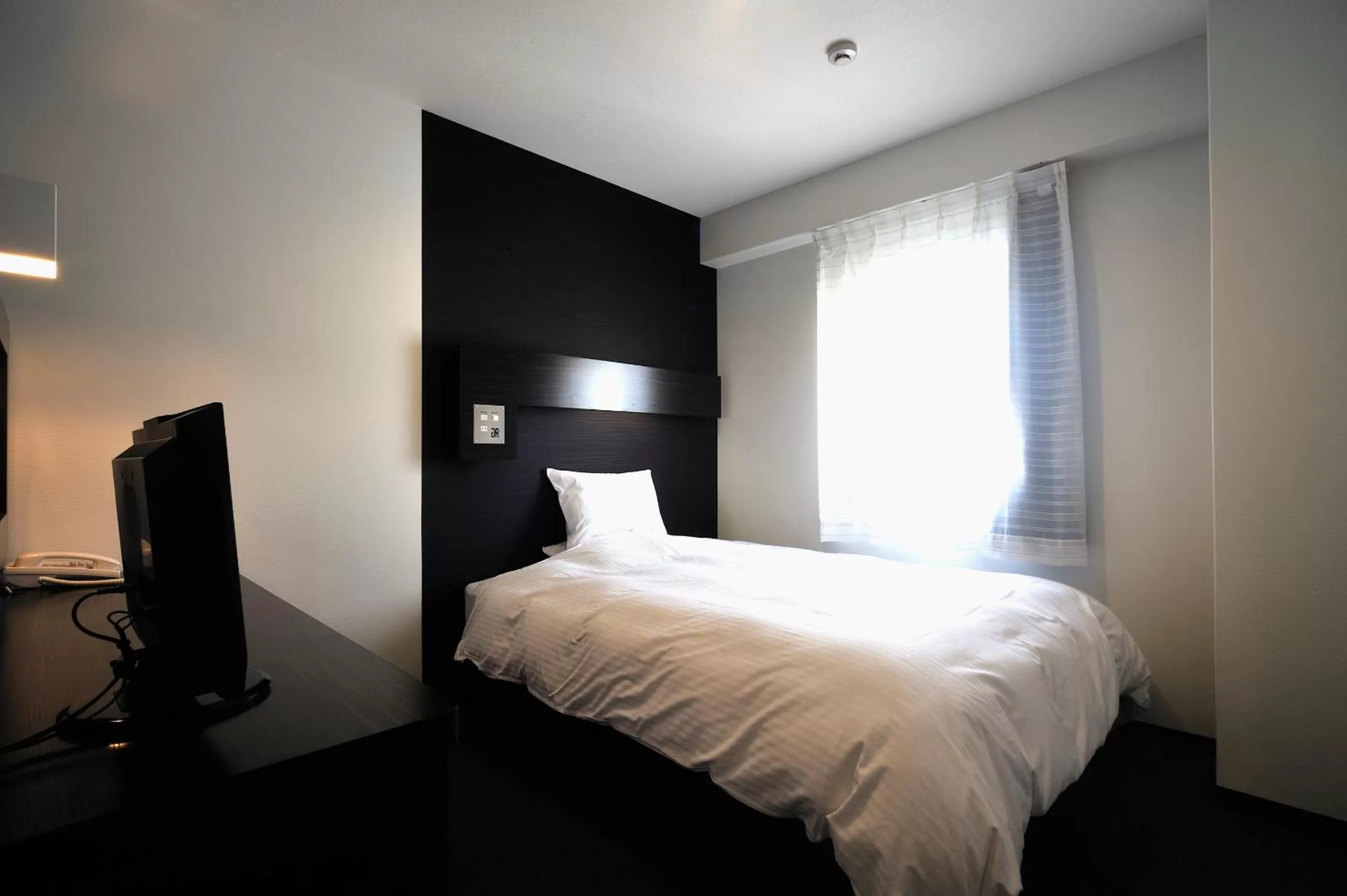 Bed in Green Rich Hotel Iwakuni Ekimae (Artificial hot spring Futamata Yunohana)