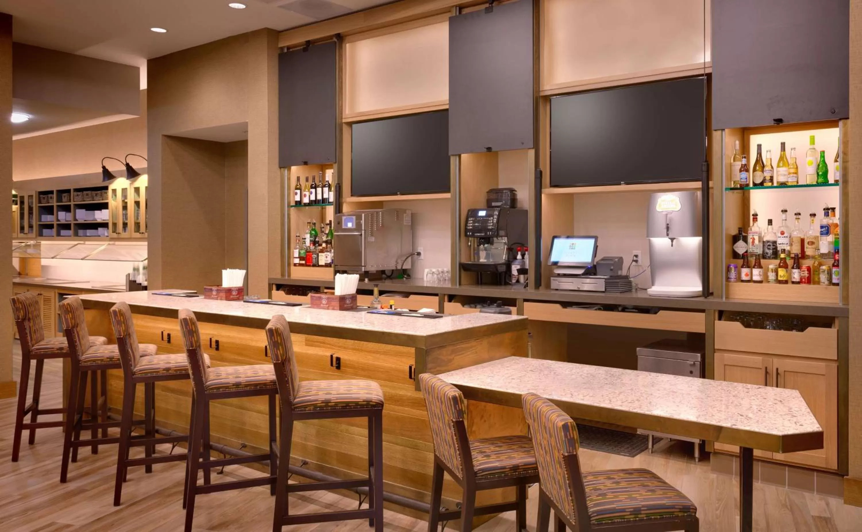 Lounge or bar in Hyatt Place Emeryville/San Francisco Bay Area
