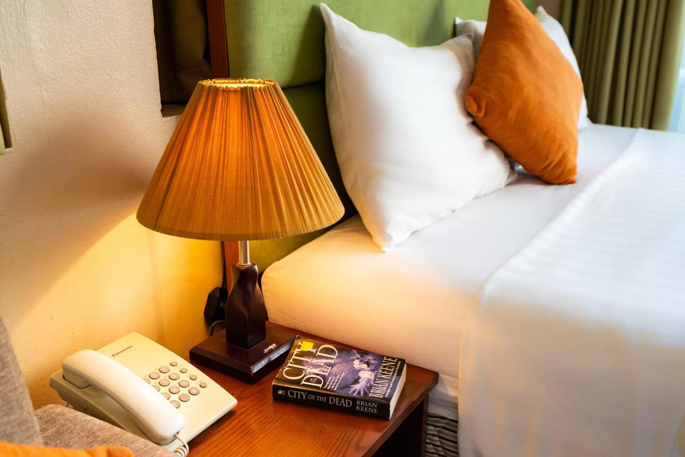 Bedroom, Bed in Artisan Lakeview Hotel