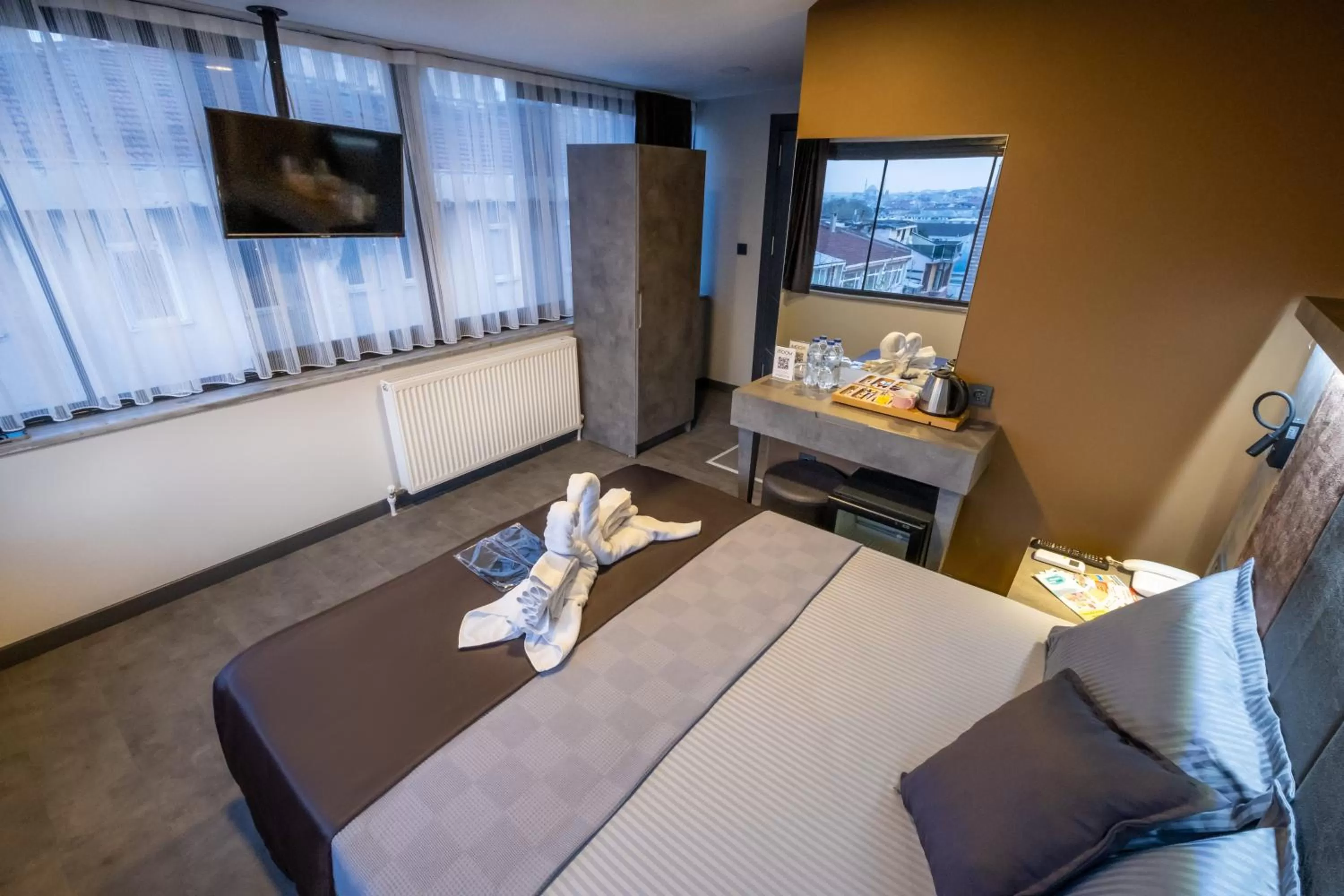 Bed in The Queen Hotel