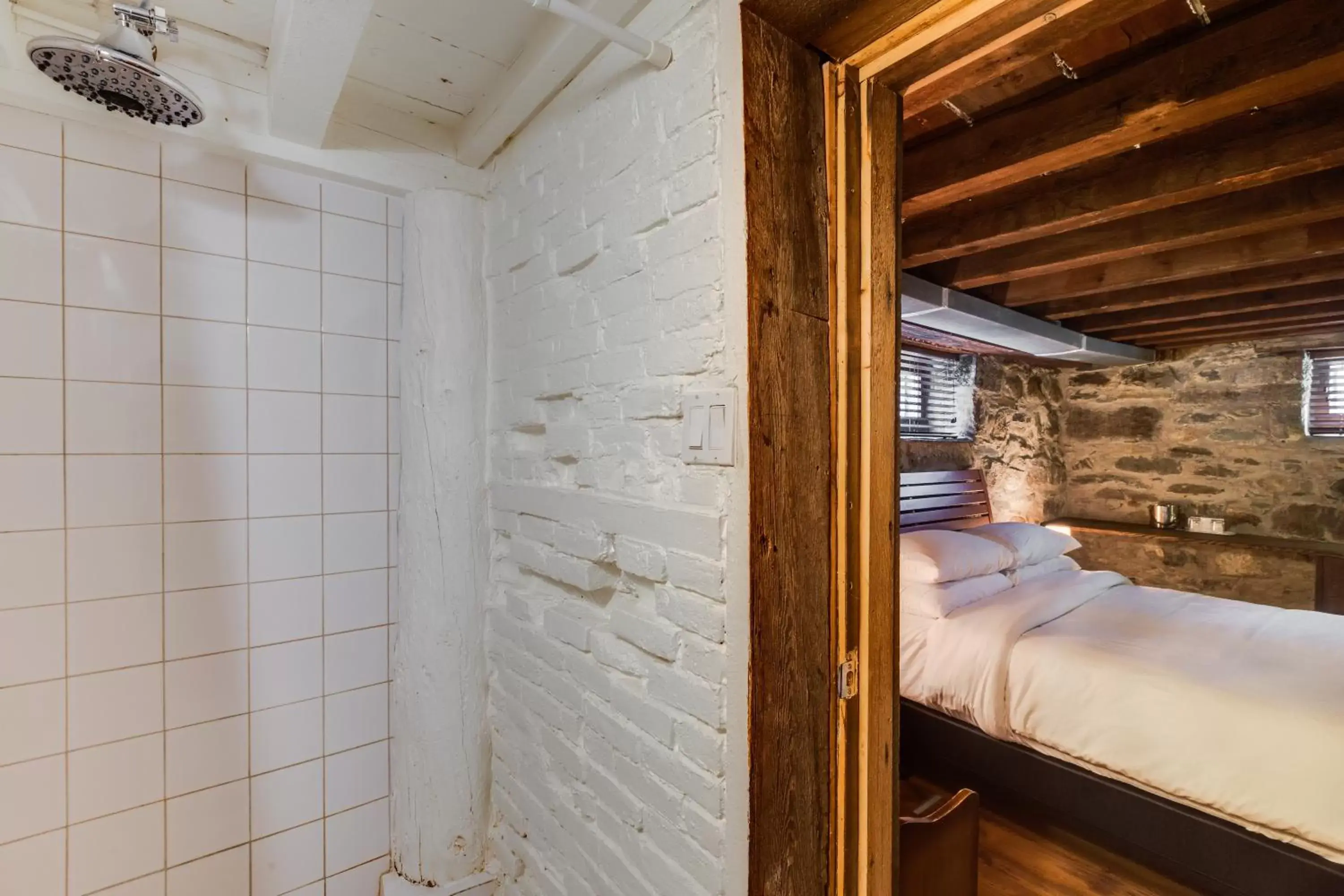 Queen Room in Auberge Nuits de St-Georges Queen Room in Auberge Nuits de St-Georges