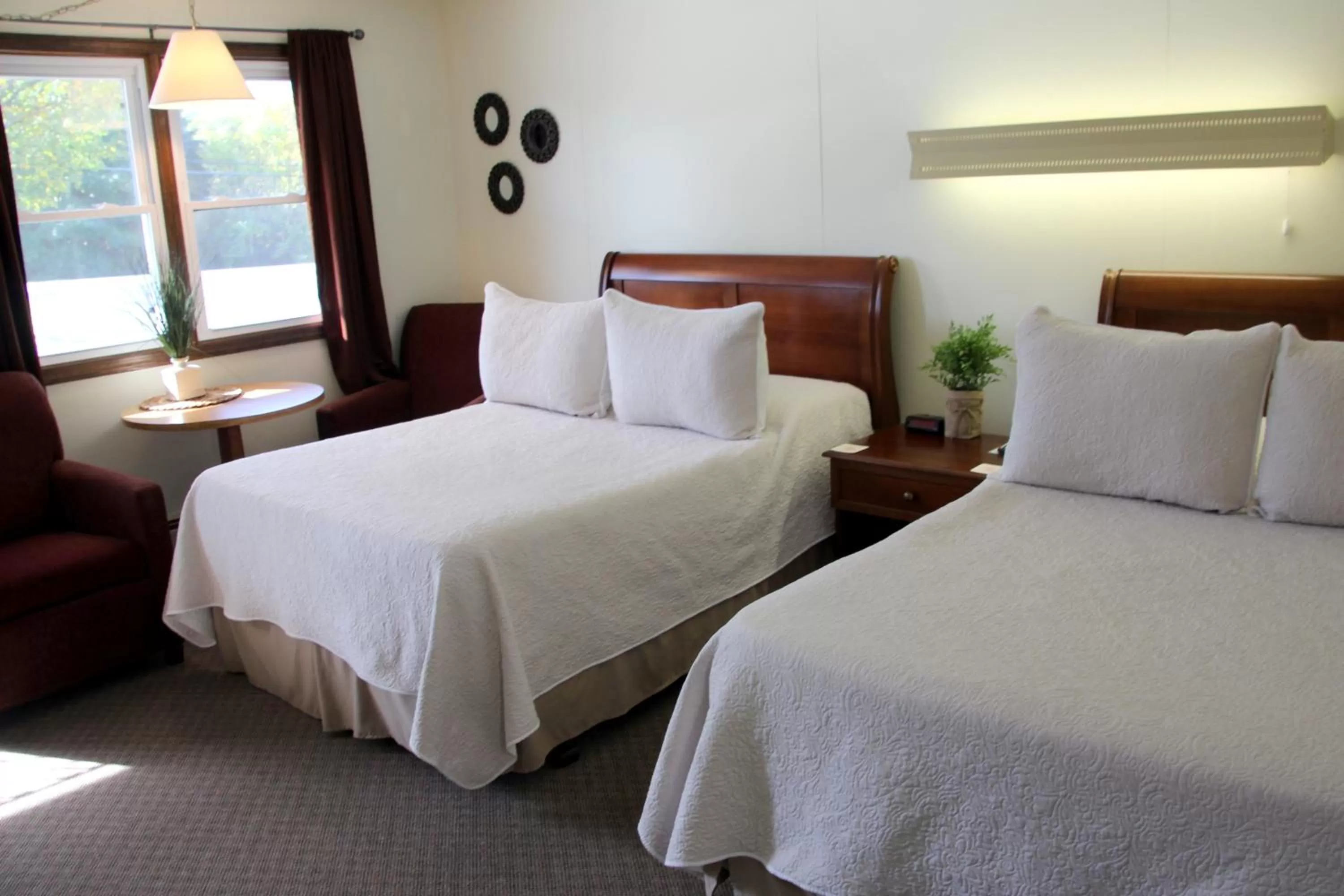 Bedroom, Bed in All Seasons Inn