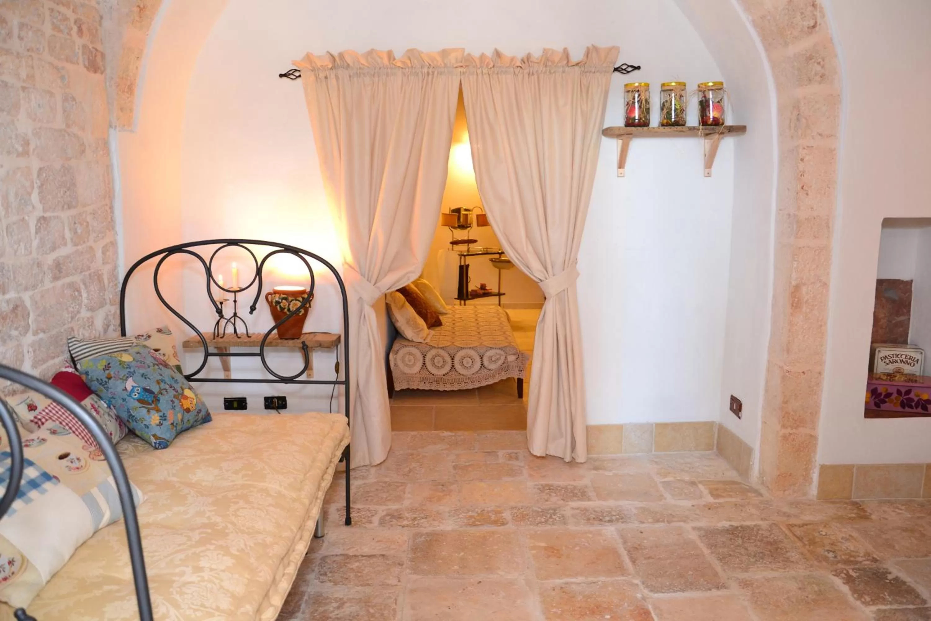 Living room, Bed in Agriturismo Masseria Alberotanza