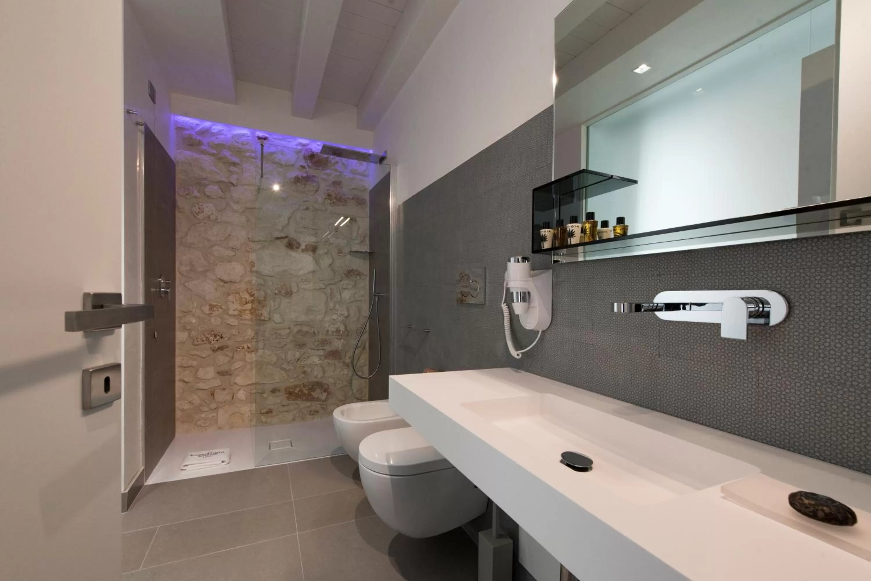 Shower in Caportigia Boutique Hotel