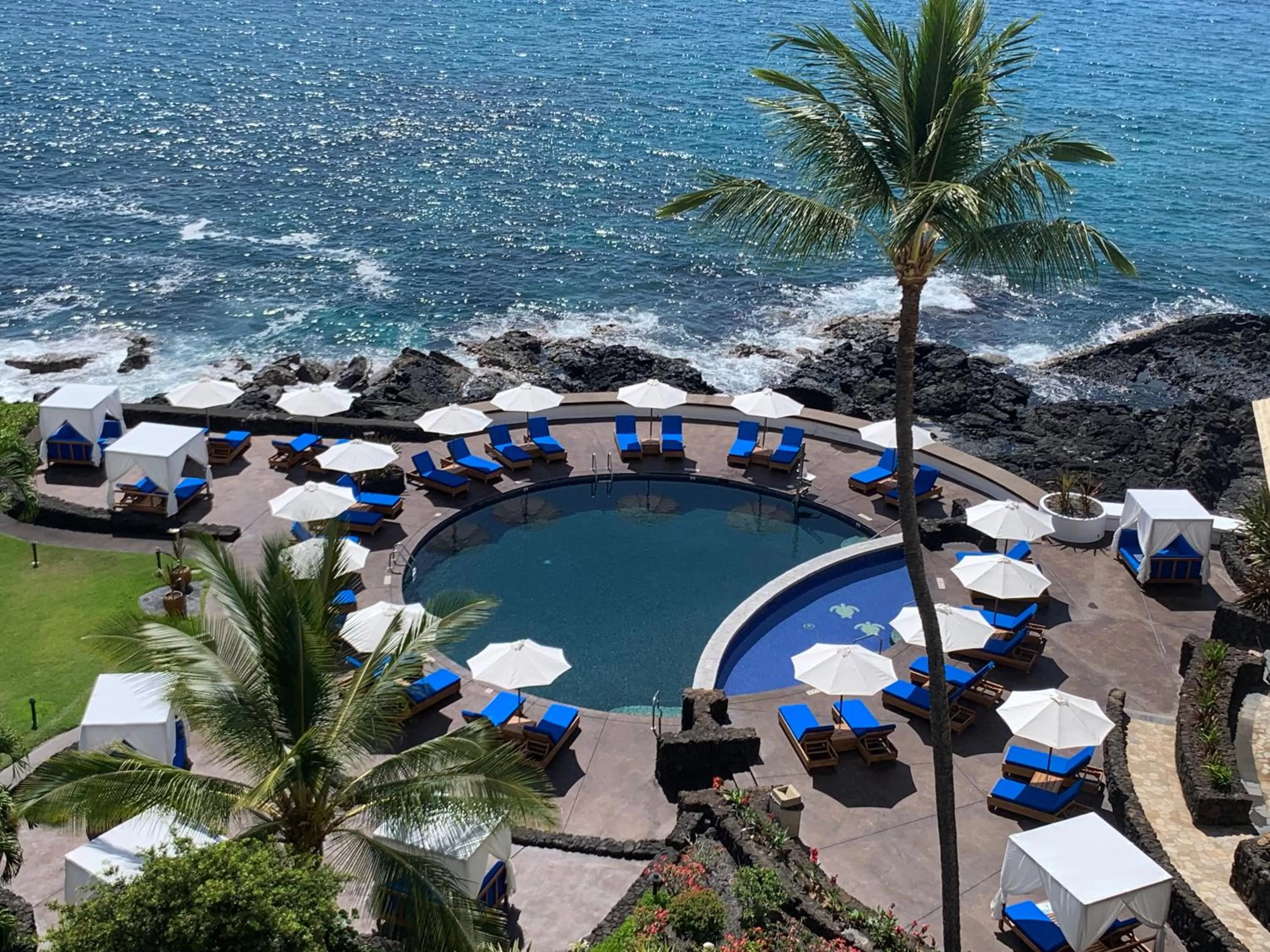 Pool view in Royal Kona Resort