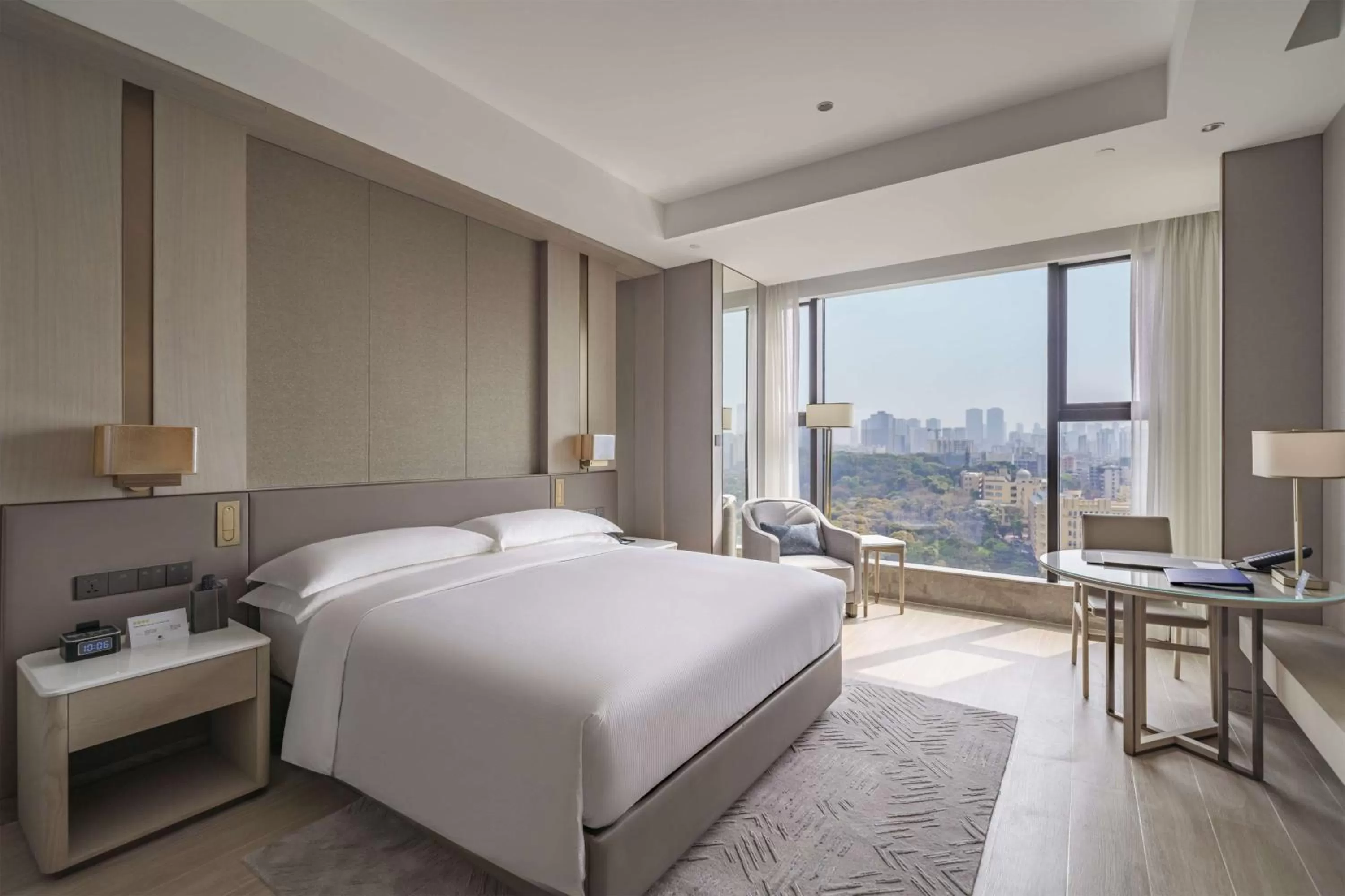 Bedroom, Bed in DoubleTree By Hilton Shenzhen Nanshan Hotel & Residences