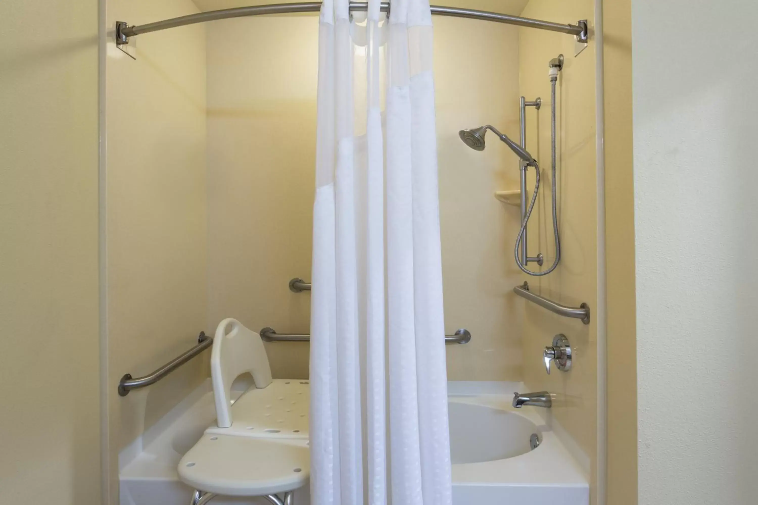 King Room - Mobility Access/Hearing Accessible in Holiday Inn Express & Suites Tavares by IHG King Room - Mobility Access/Hearing Accessible in Holiday Inn Express & Suites Tavares by IHG