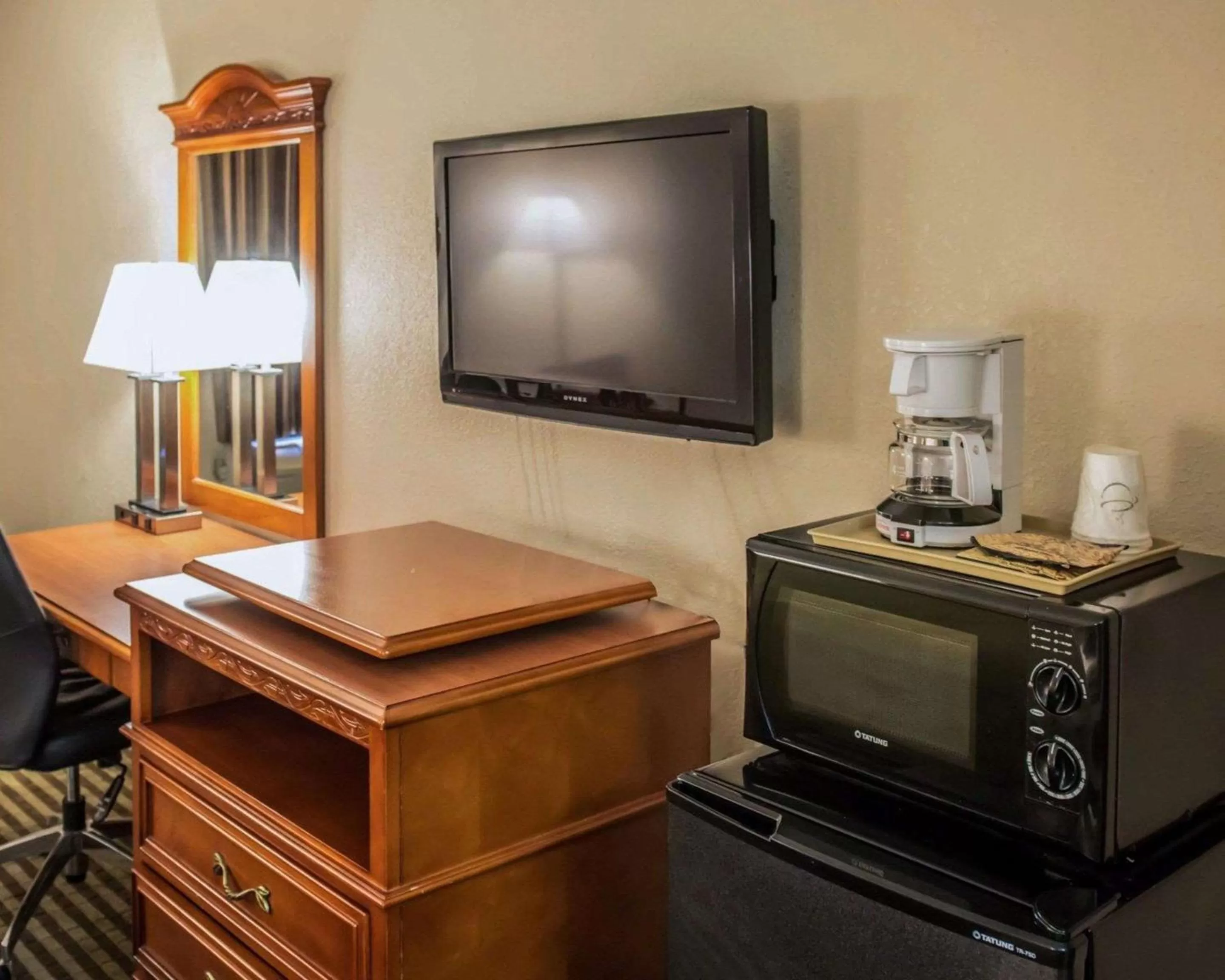 Photo of the whole room in Econo Lodge Panama City St Andrews