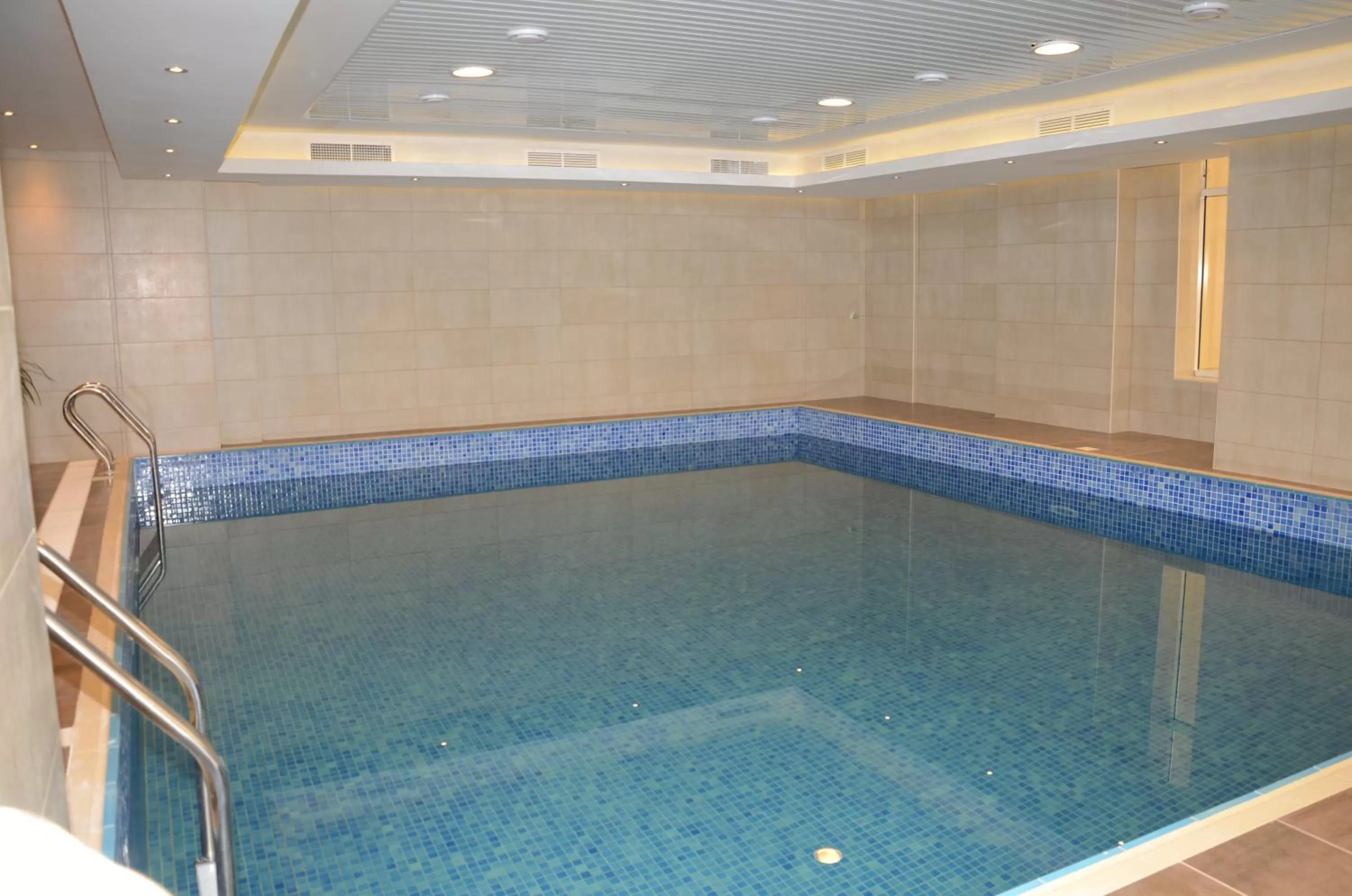 Swimming pool in Continental Inn Hotel Al Farwaniya
