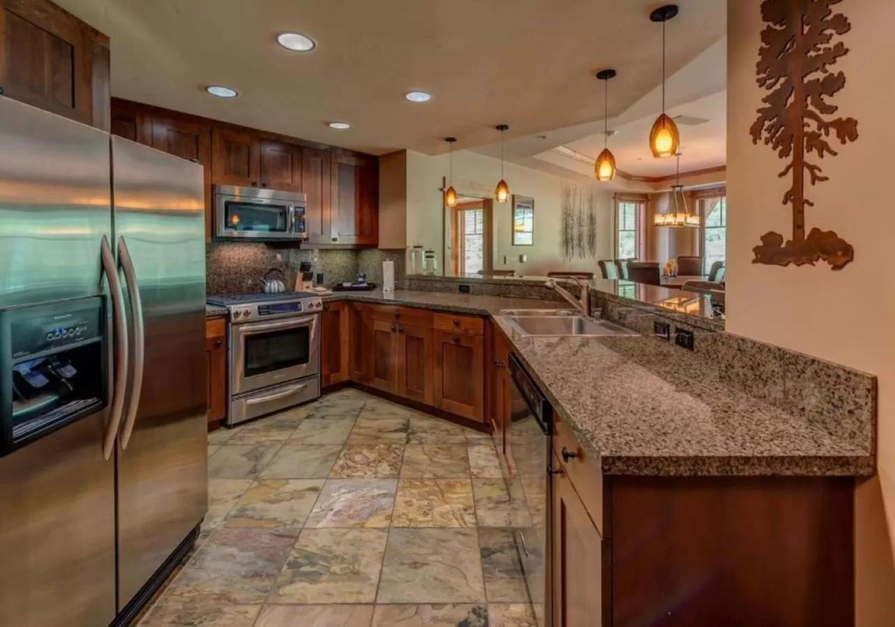 Kitchen/Kitchenette in East West Hospitality at Tahoe