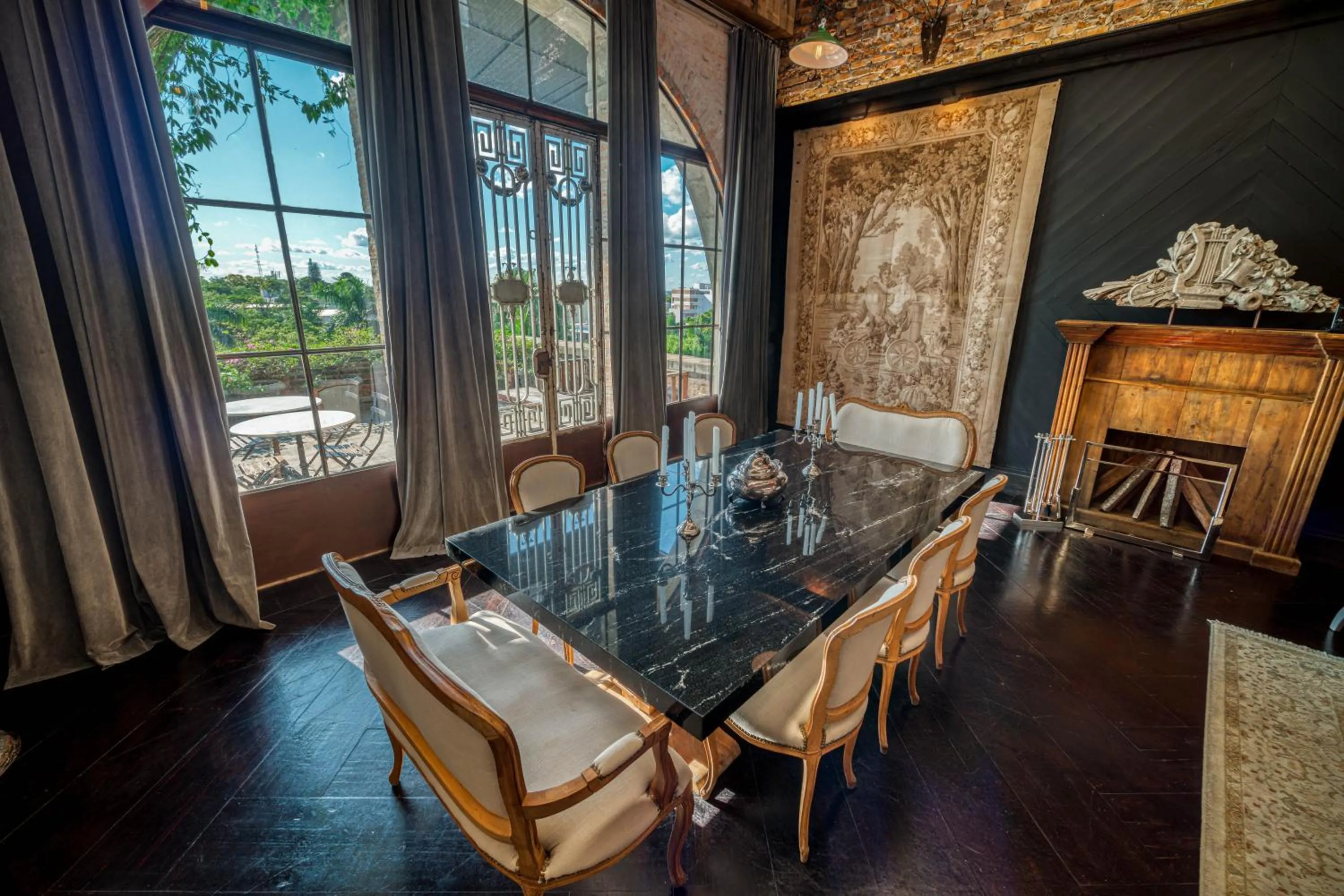 Seating area in Factoria Hotel