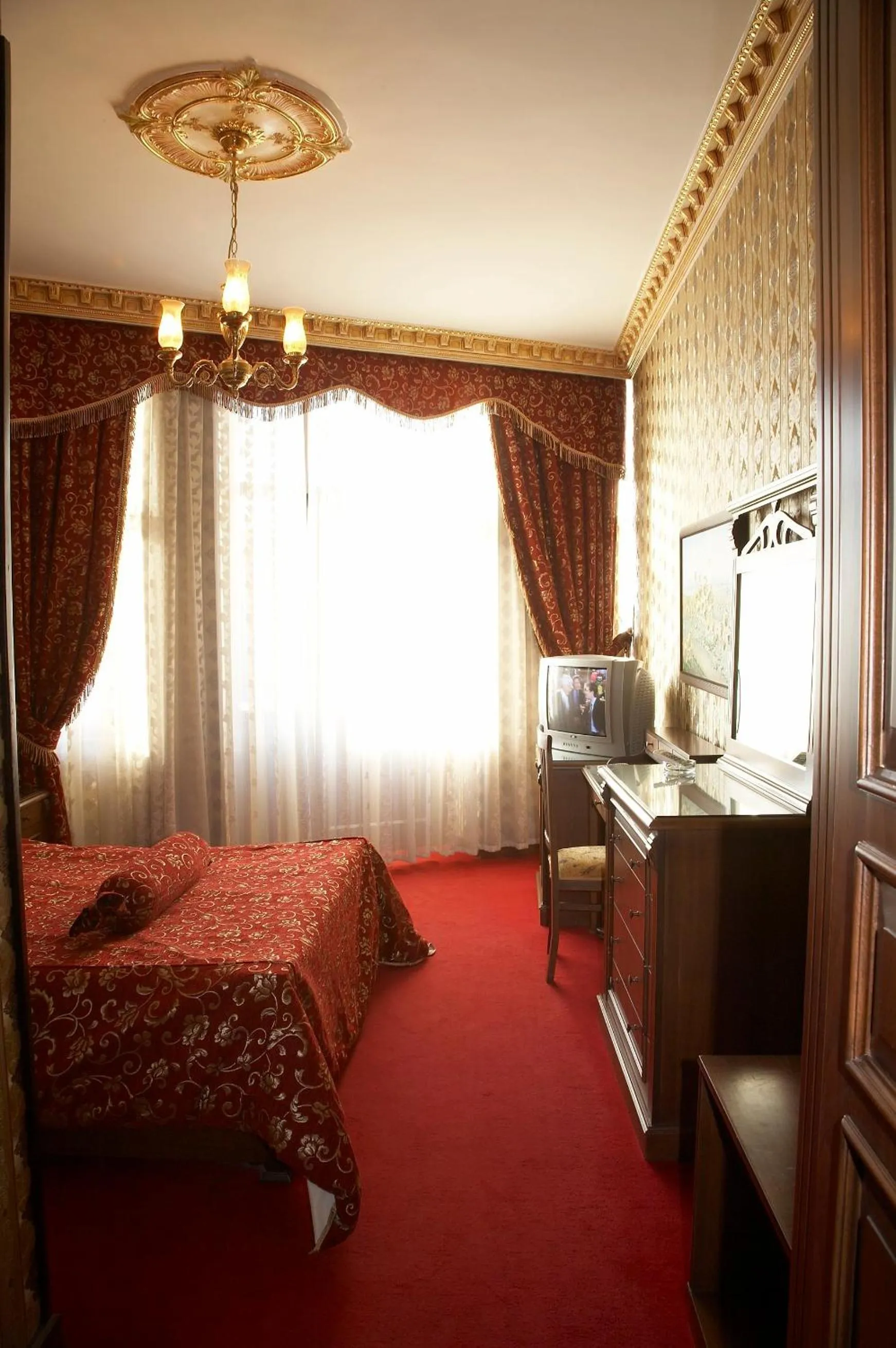 Bed in Grand Hotel de Londres