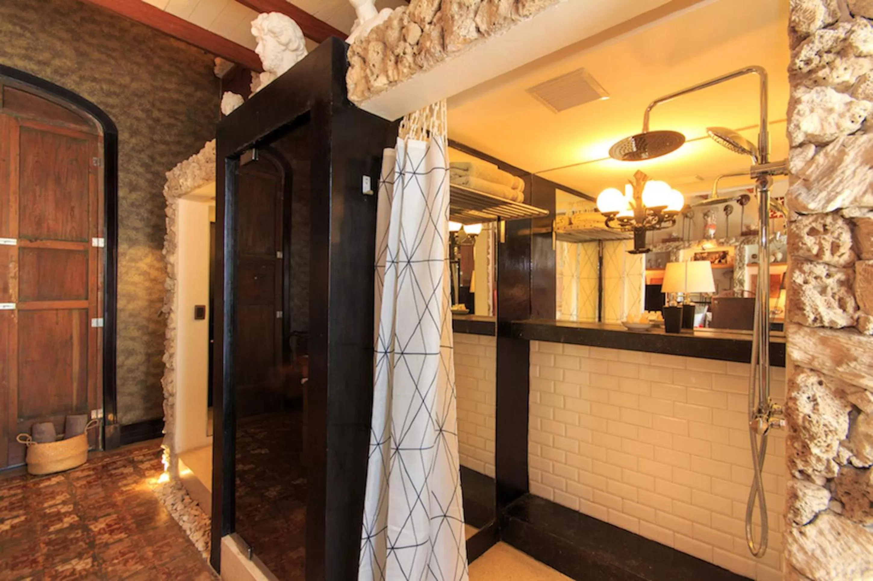 Bathroom in Hotel Casa Lola Deluxe Gallery