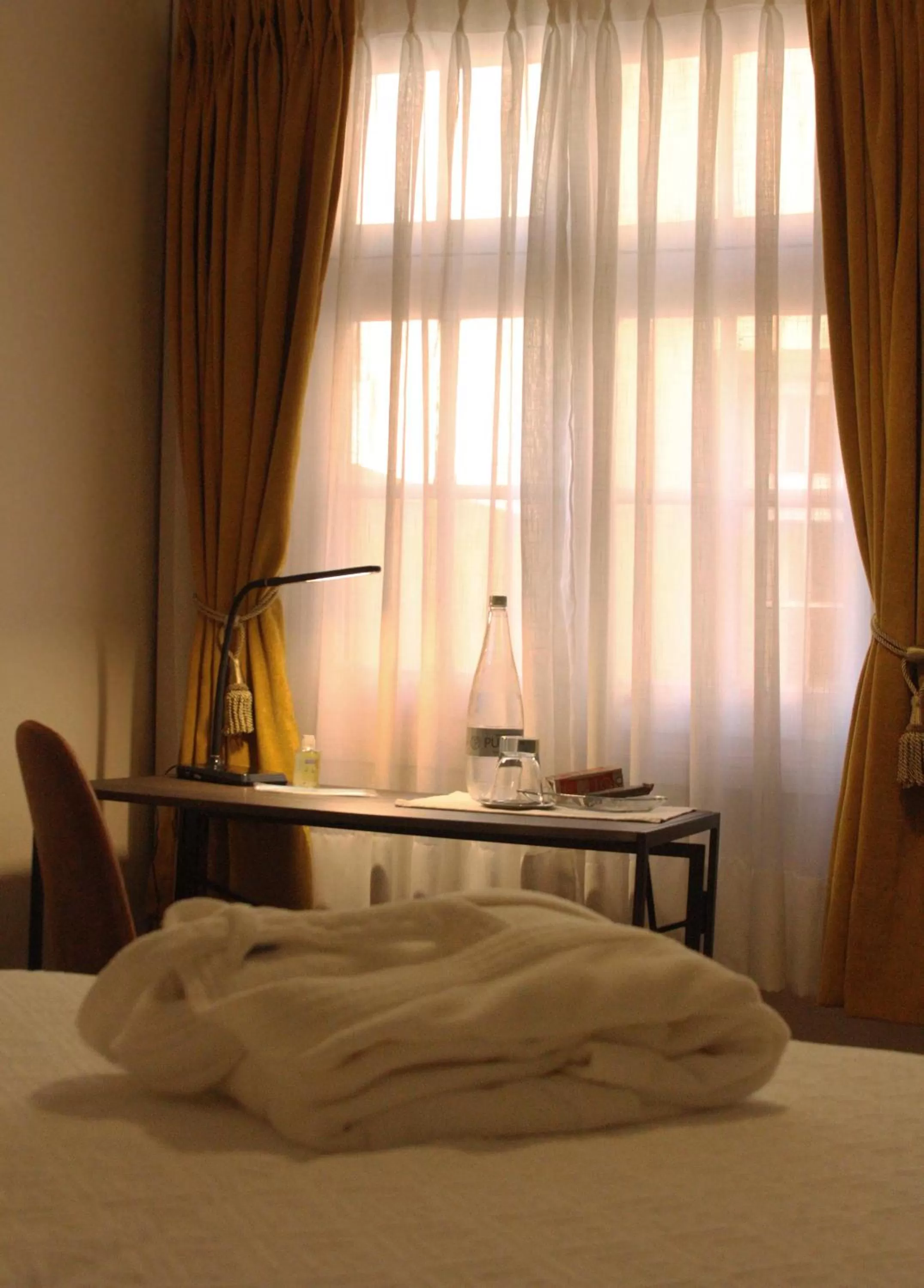 Bedroom, Bed in Hotel Boutique Casa Conde