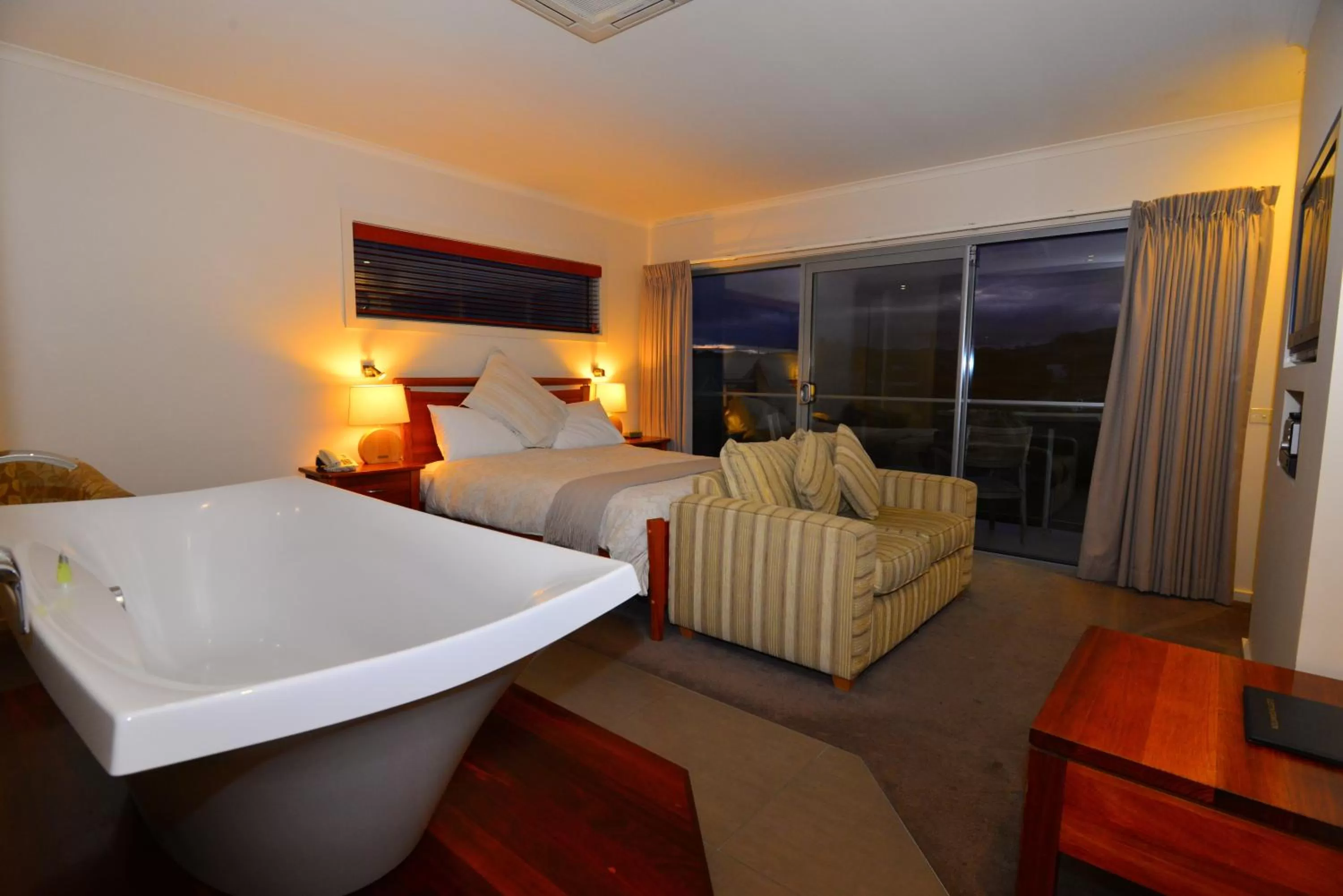 Bedroom, Bed in Captain's at the Bay