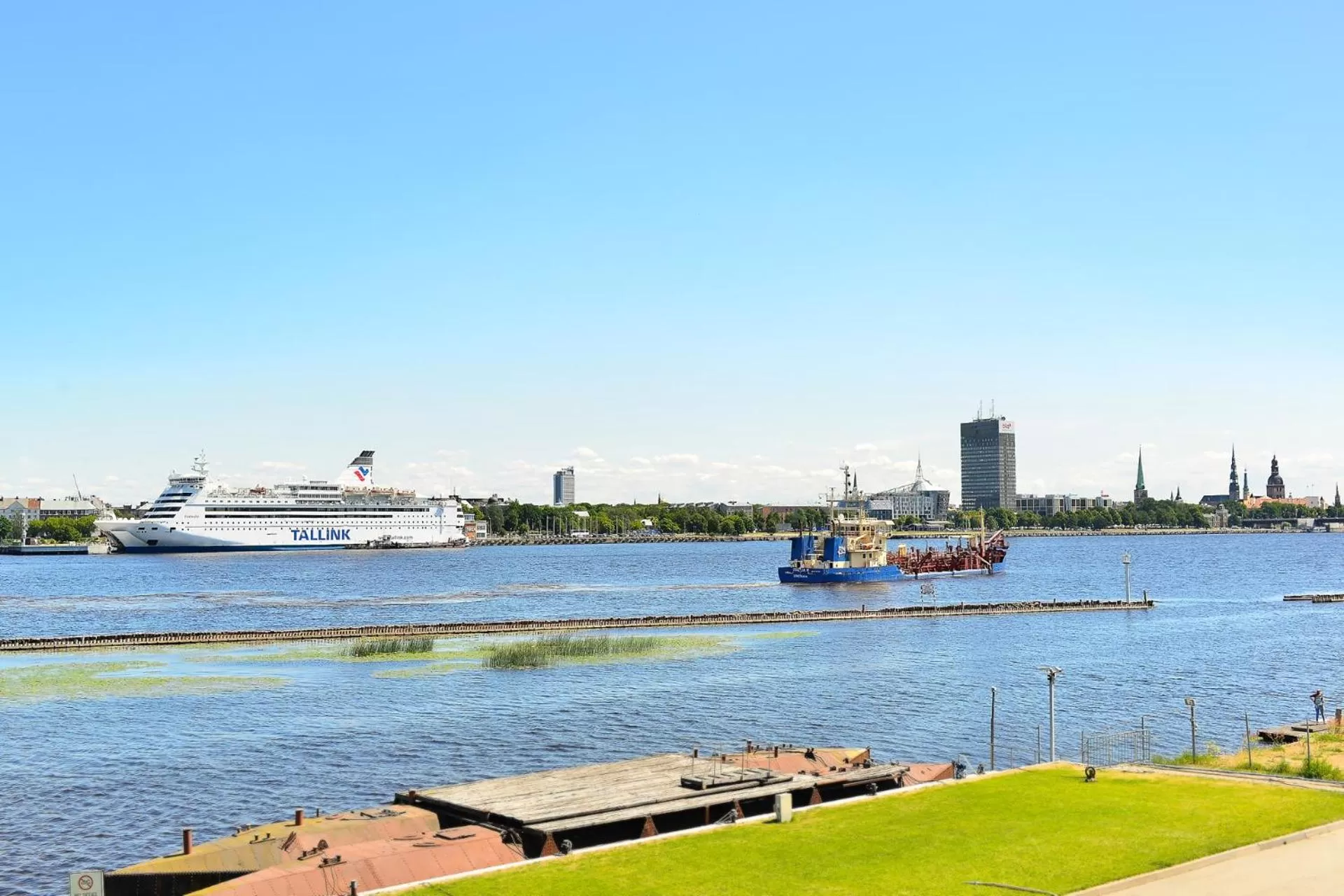 City view in Superior Hotel Vantis Riverside