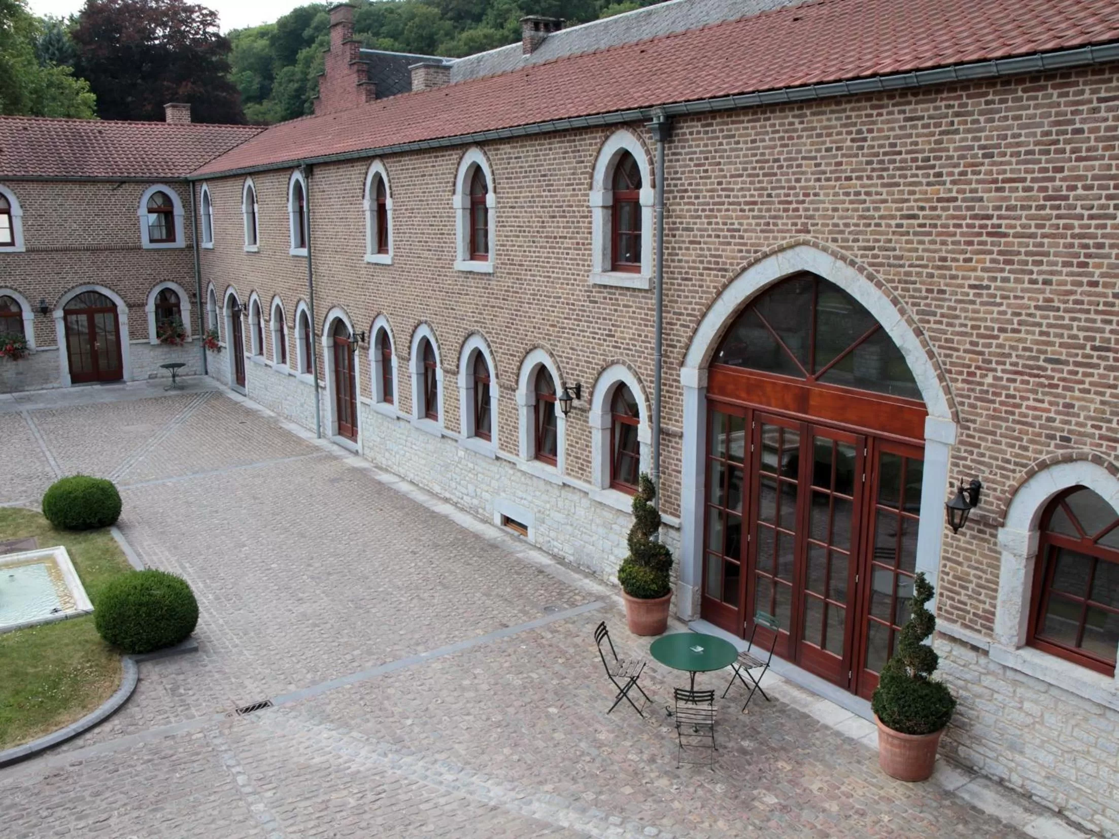 Property building in Hôtel - Ferme du Château d'Ahin