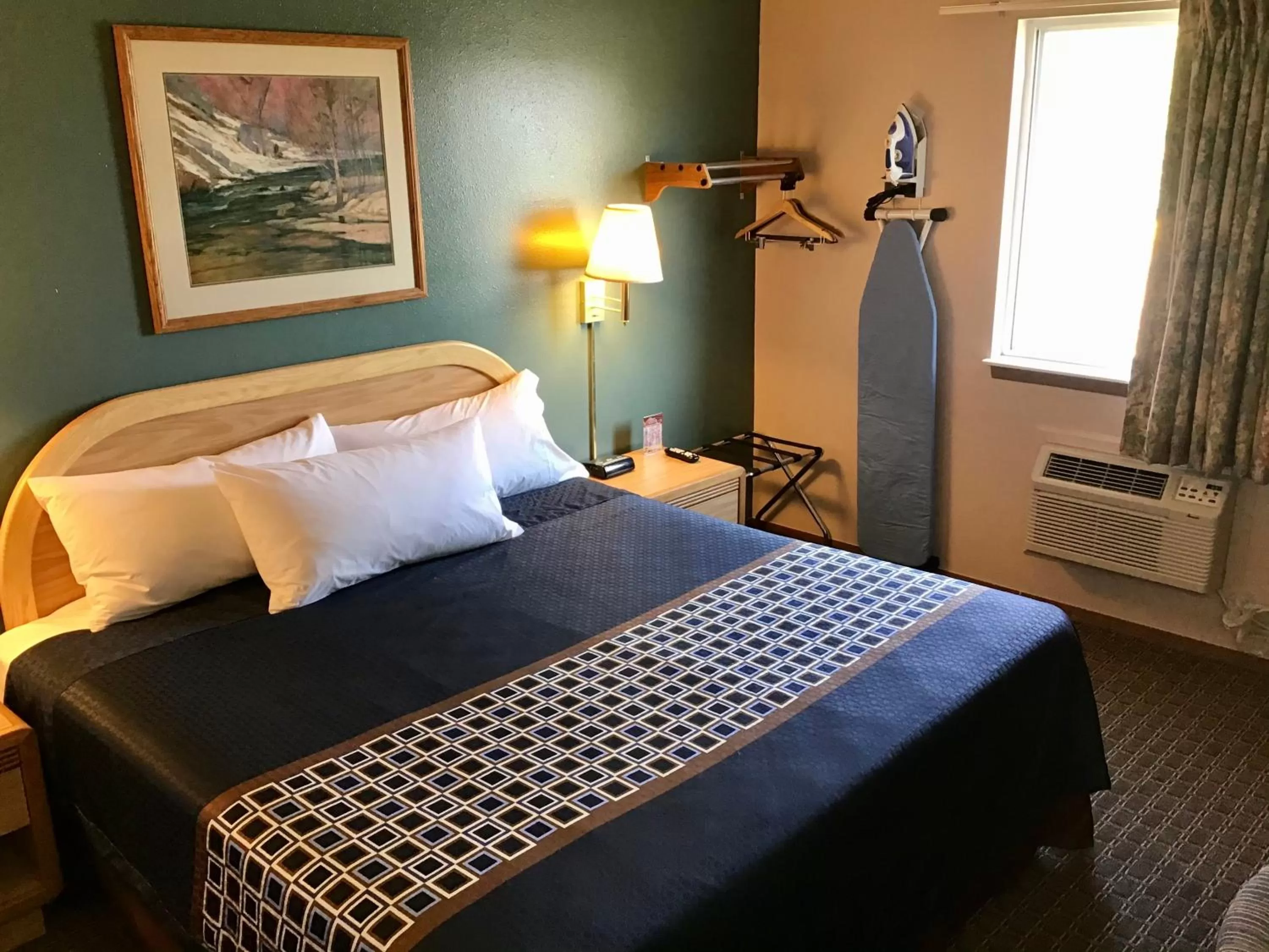 Photo of the whole room, Bed in Travelodge by Wyndham Worland