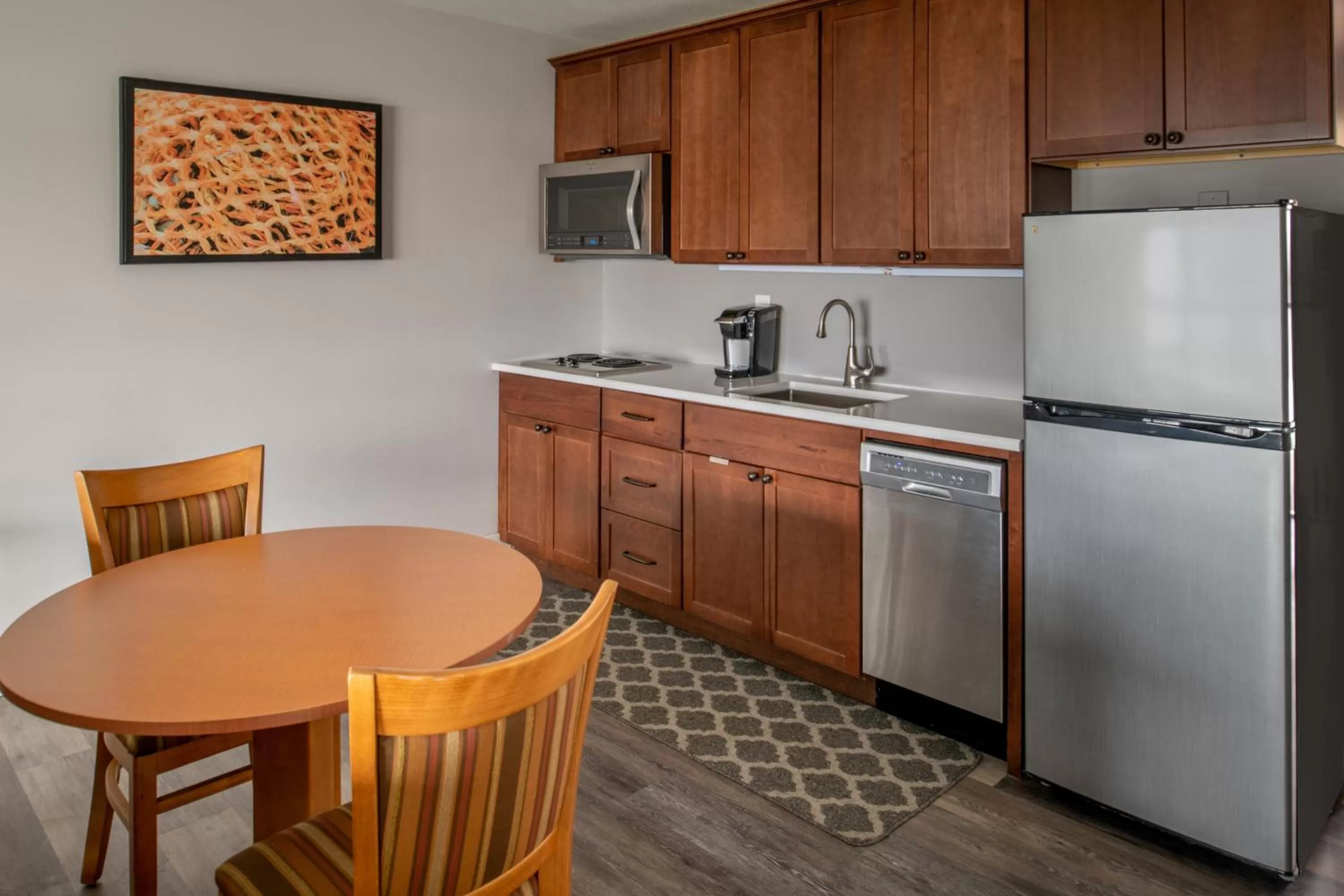 Kitchen or kitchenette in Astoria Riverwalk Inn