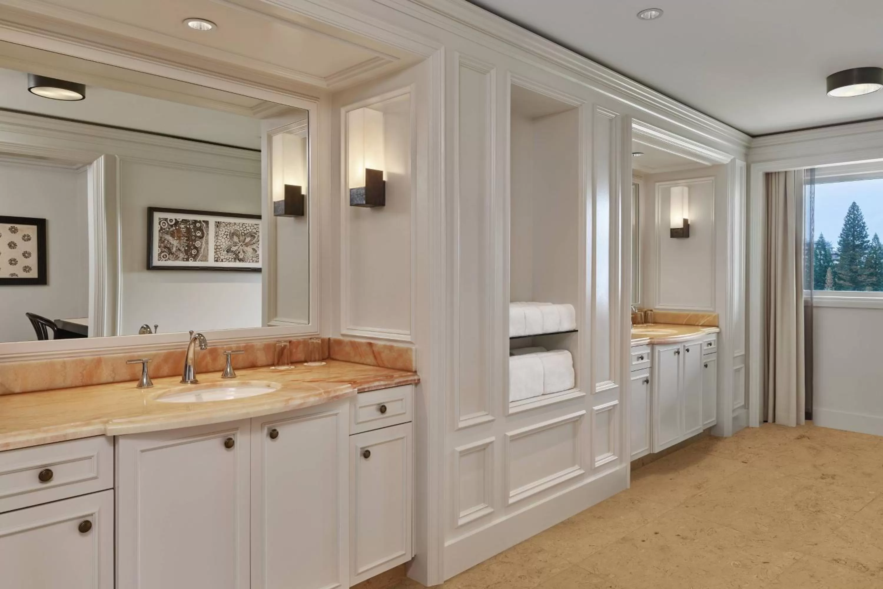 Photo of the whole room in The Ritz-Carlton Maui, Kapalua