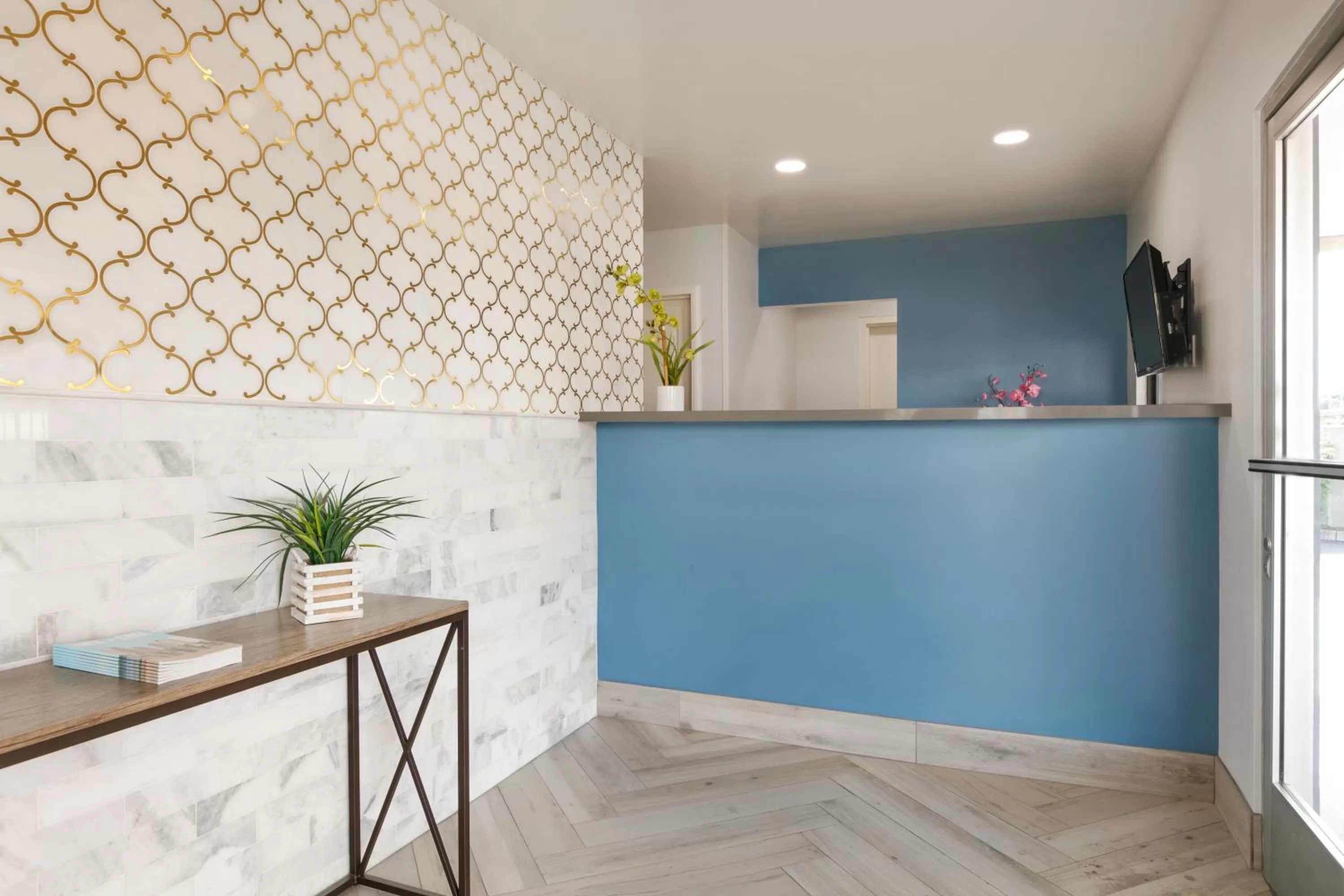 Lobby or reception in Torch Lite Inn at the Beach Boardwalk