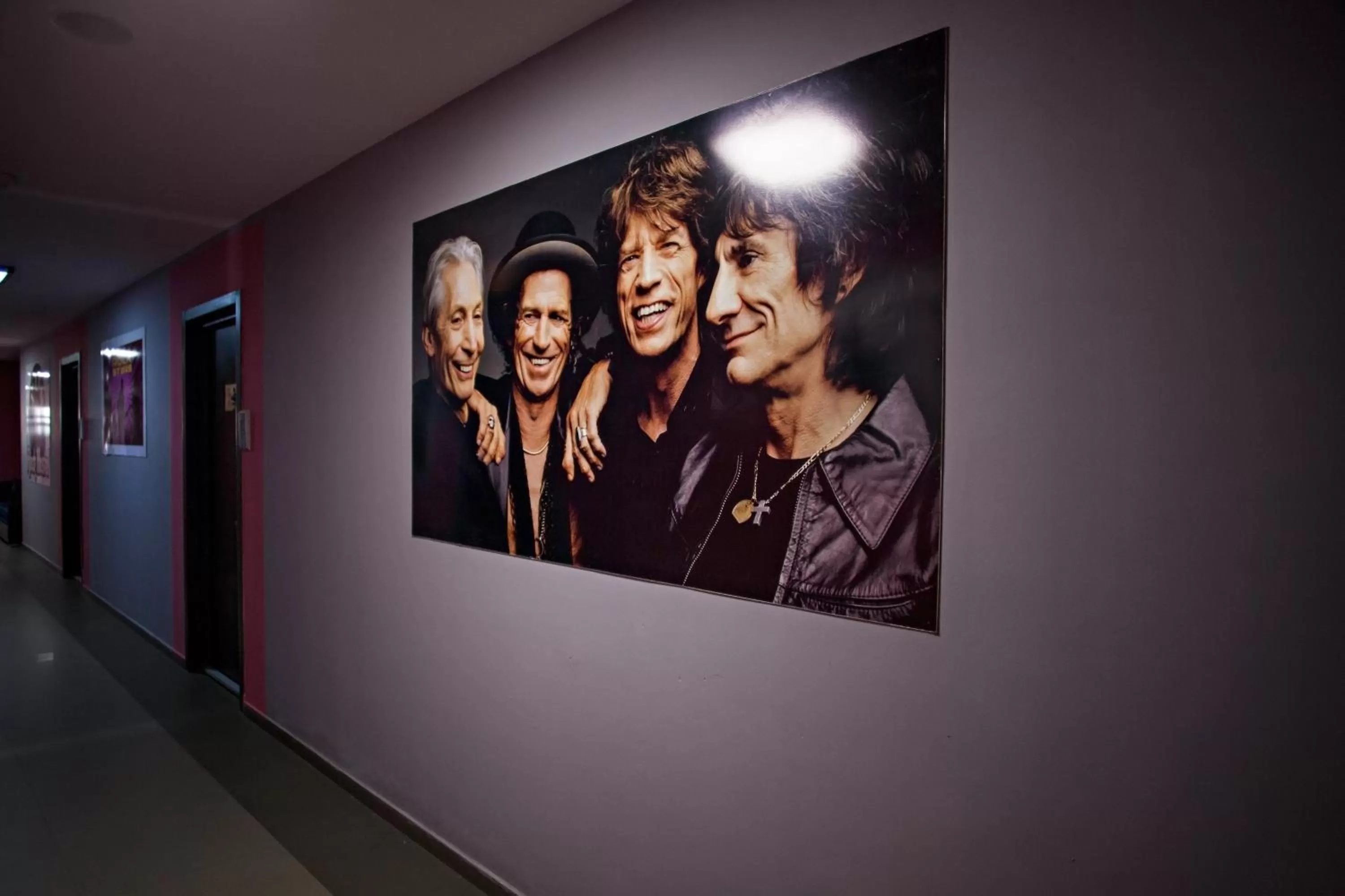 Decorative detail in Rock Hotel First Line