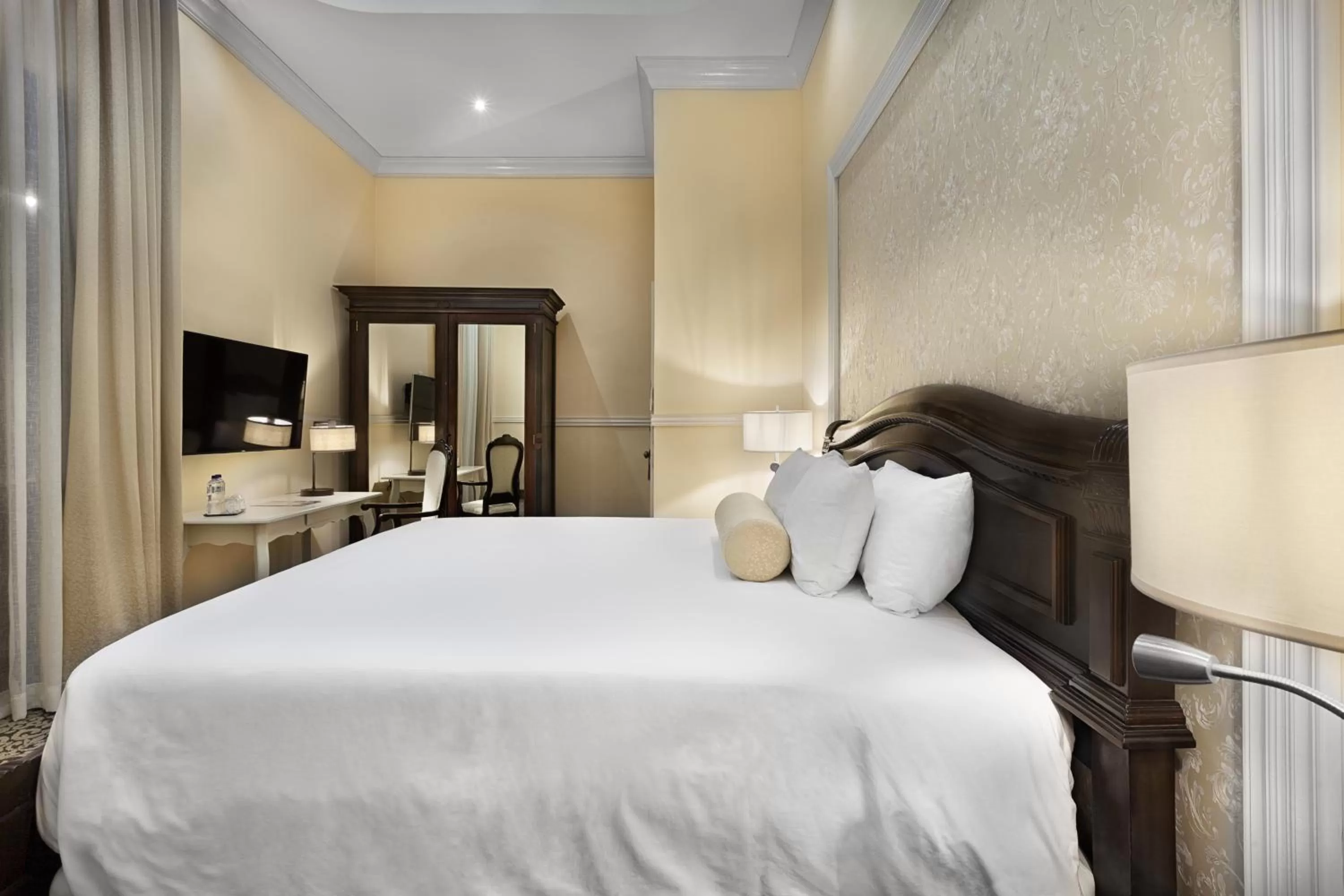 Photo of the whole room, Bed in Hotel la Perla Leon