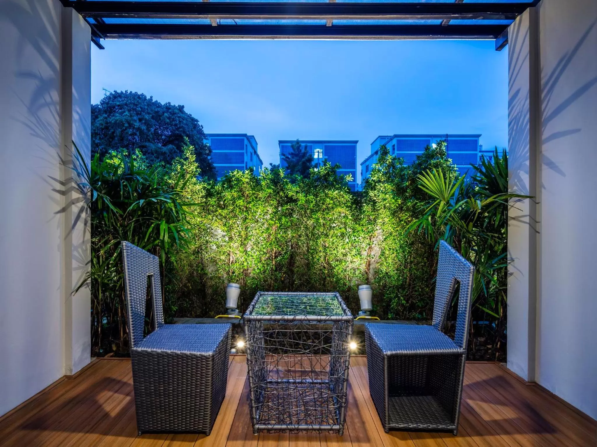 Restaurant/places to eat in Atelier Suites