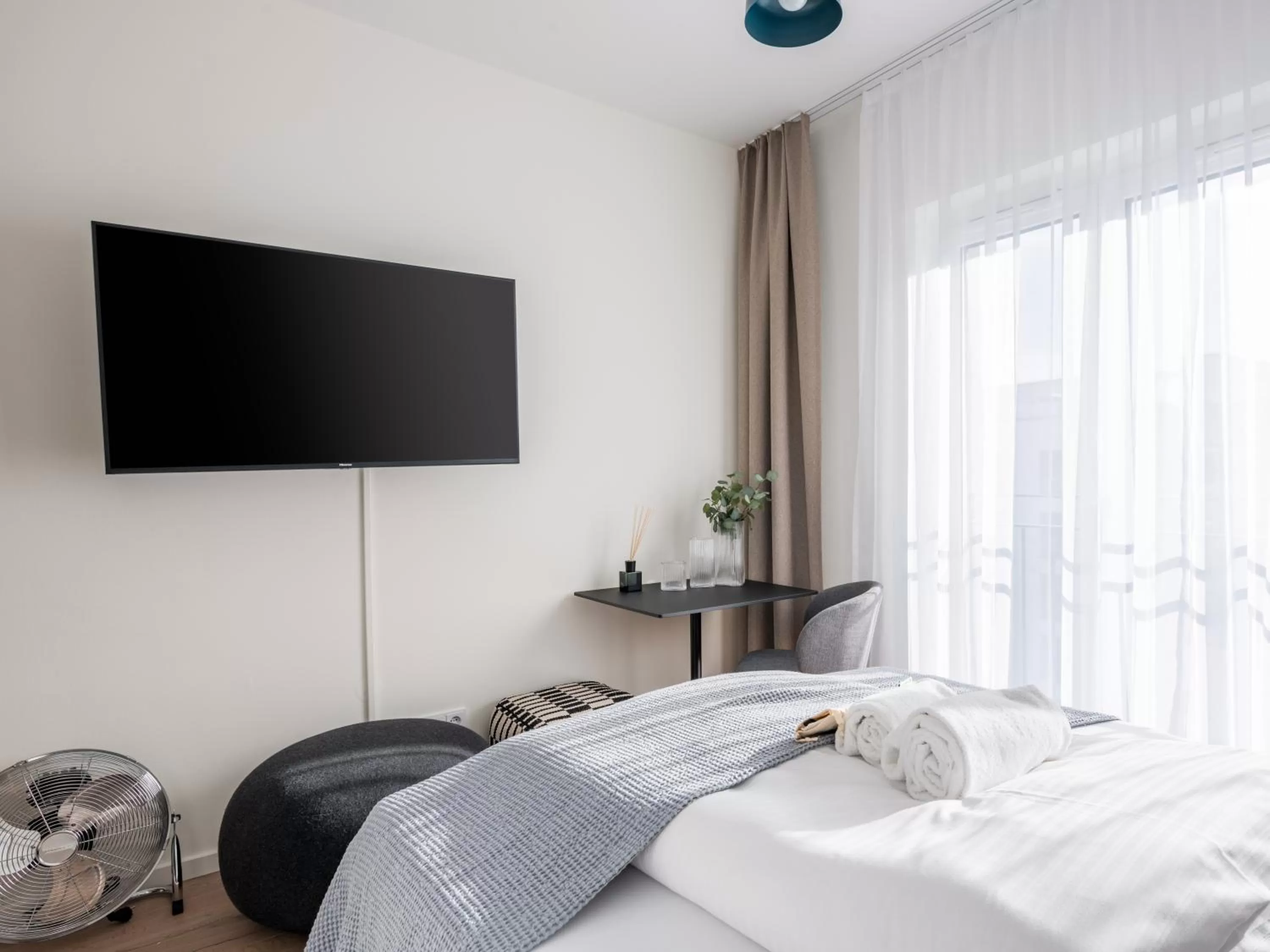 TV and multimedia, Bed in Limehome Frankfurt Gutleutstraße - Digital Access