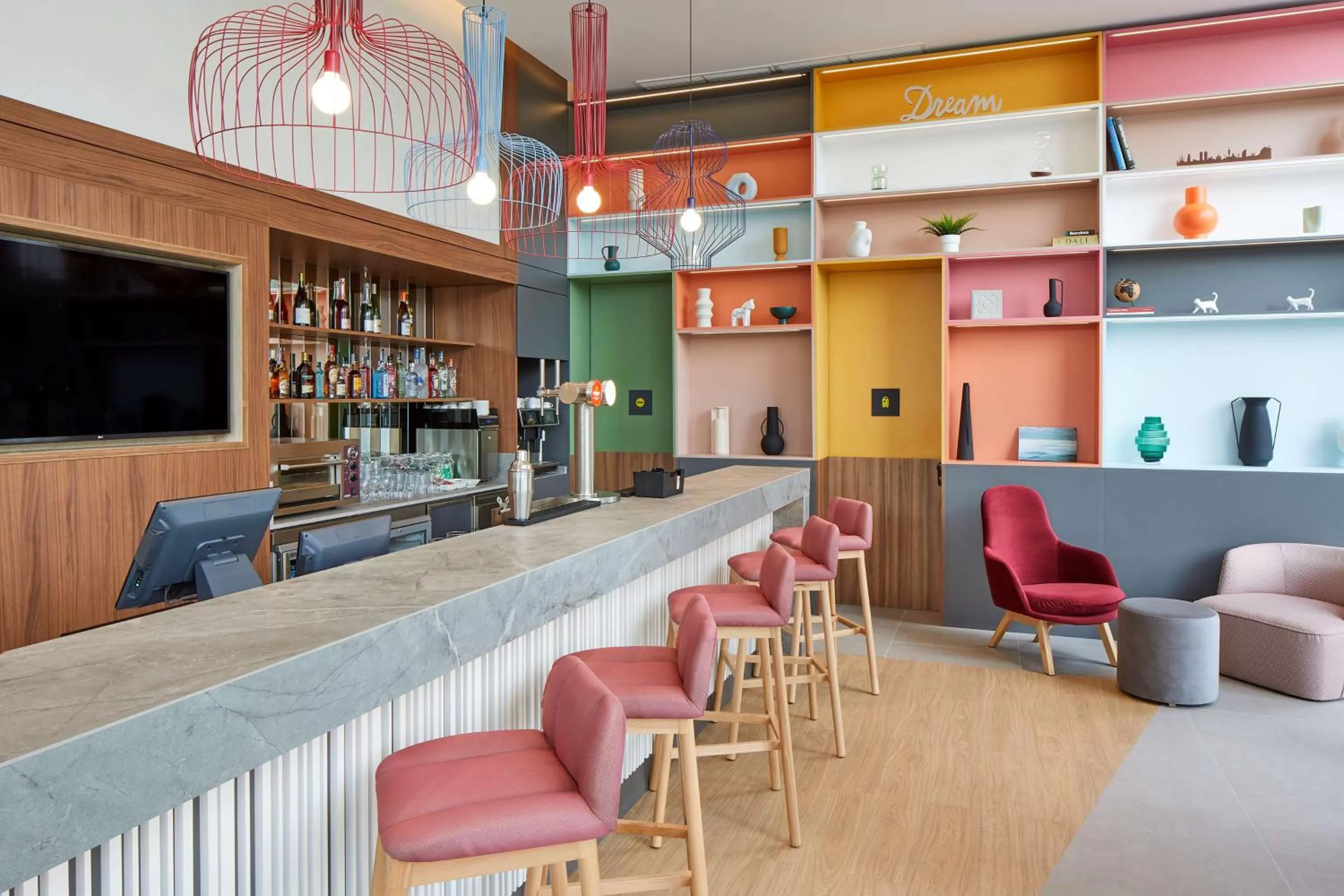 Lounge or bar in Hampton By Hilton Barcelona Fira Gran Via