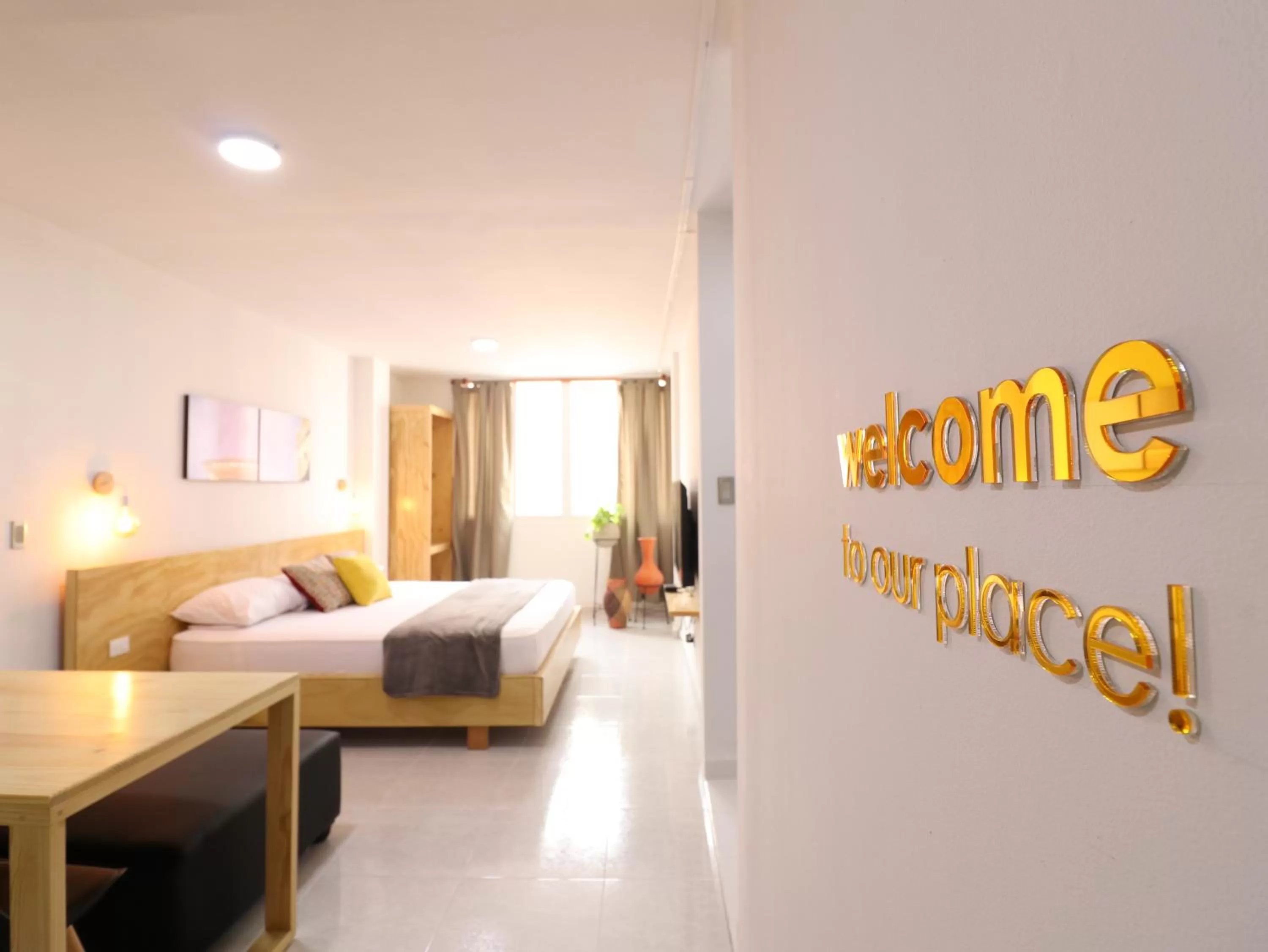 Photo of the whole room in 554 Apartments