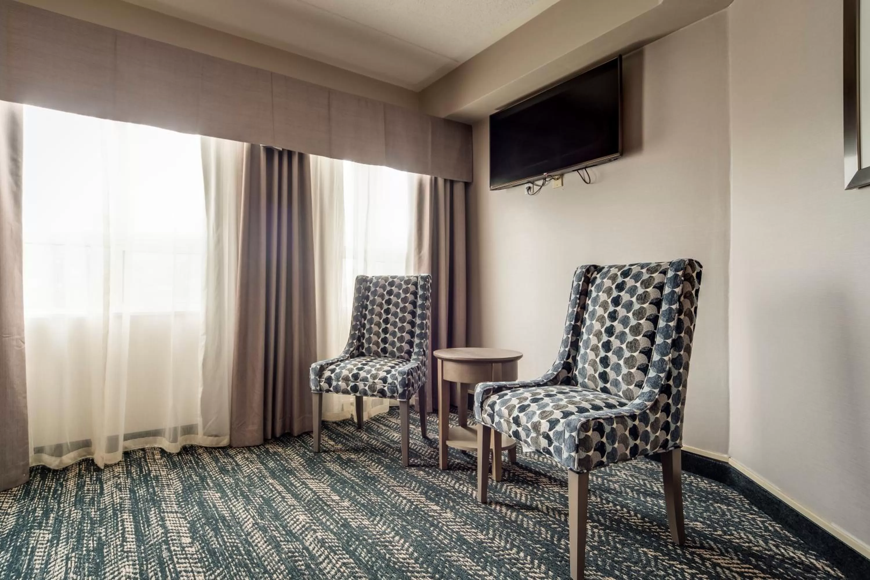 Seating area in Monte Carlo Inn Brampton