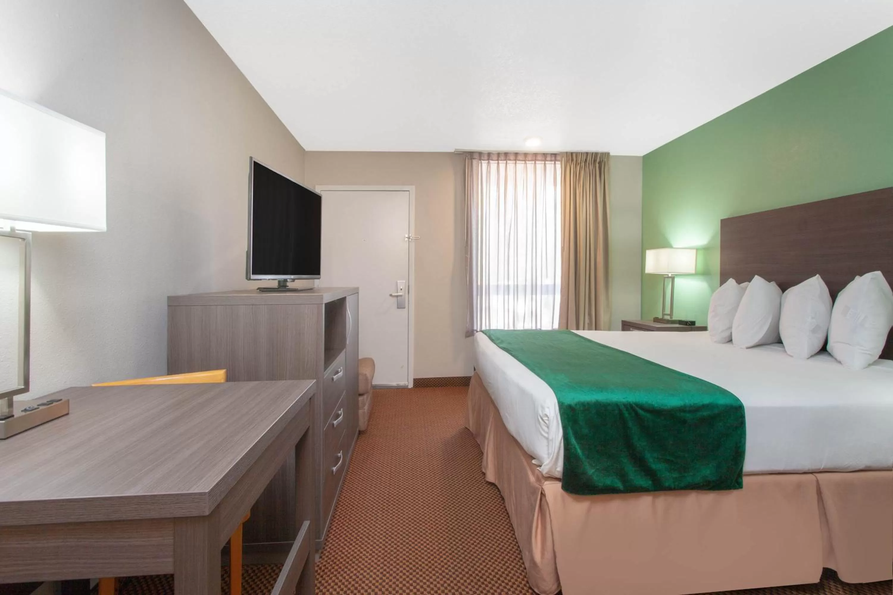 Bedroom, Bed in Grand Hotel Orlando at Universal Blvd - Shuttle to Theme Parks