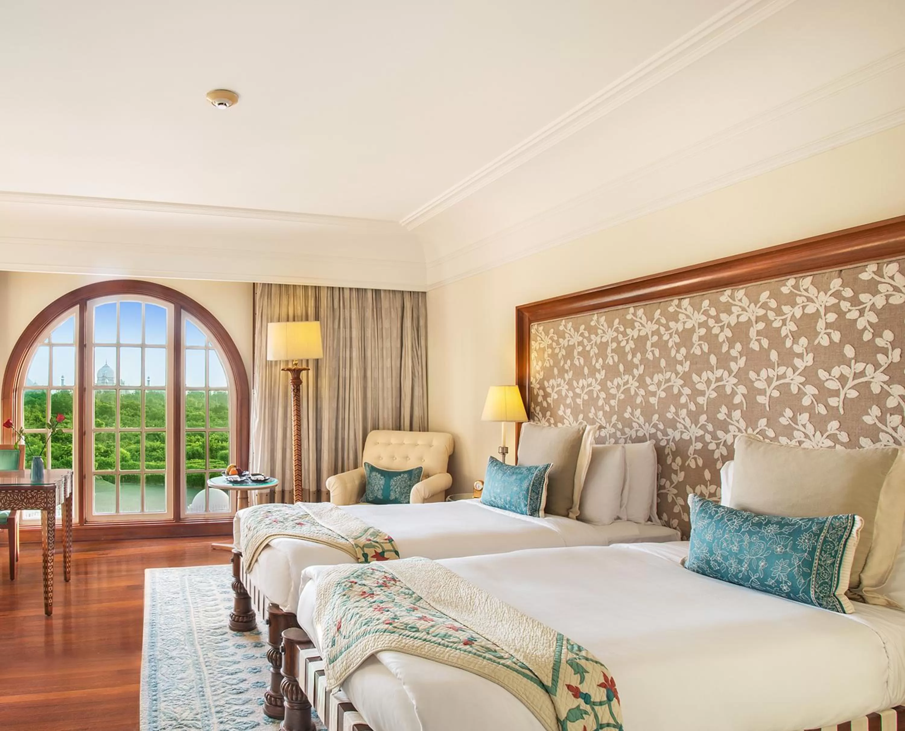 Bedroom, Bed in The Oberoi Amarvilas Agra