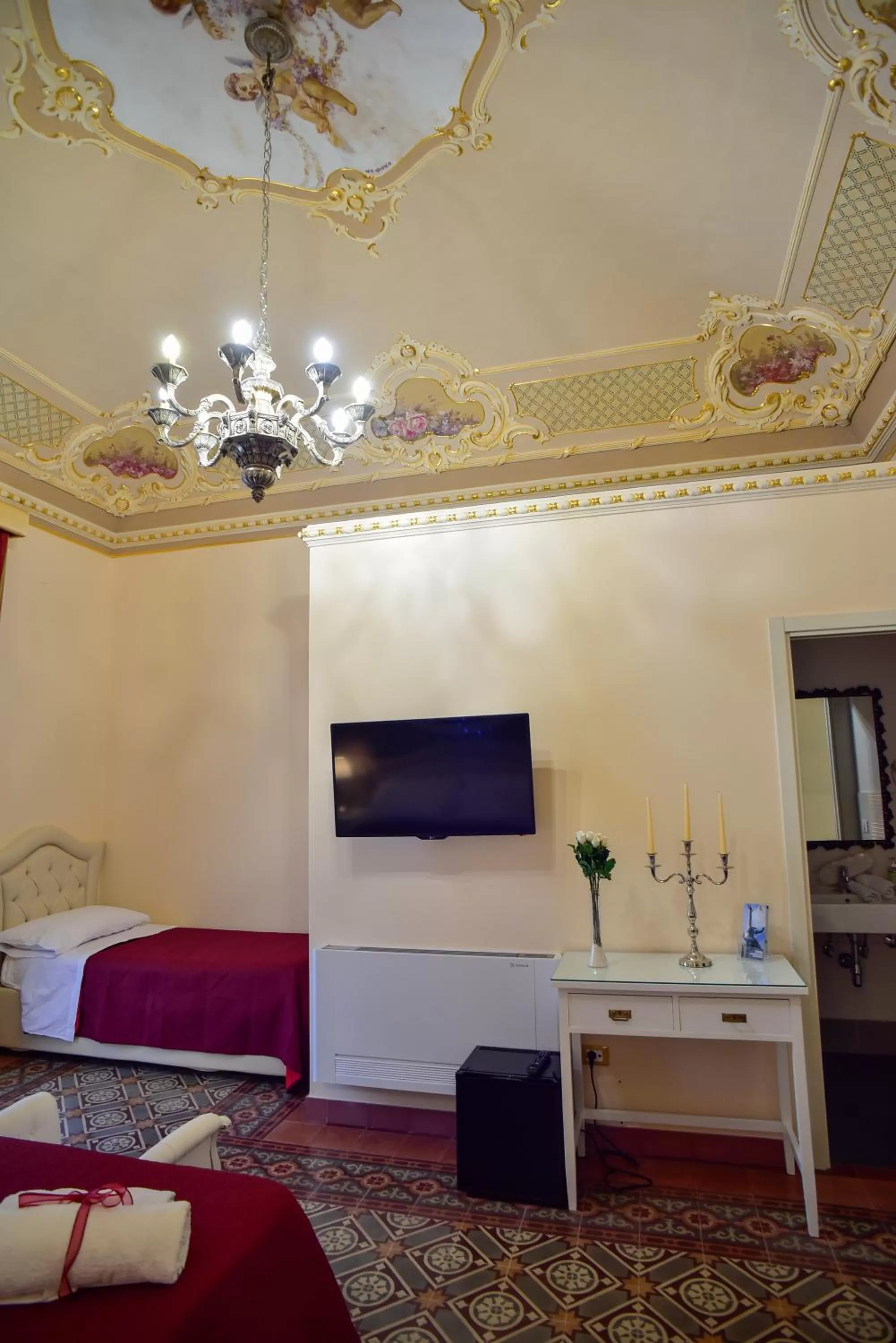 Photo of the whole room, Bed in Palazzo degli Affreschi