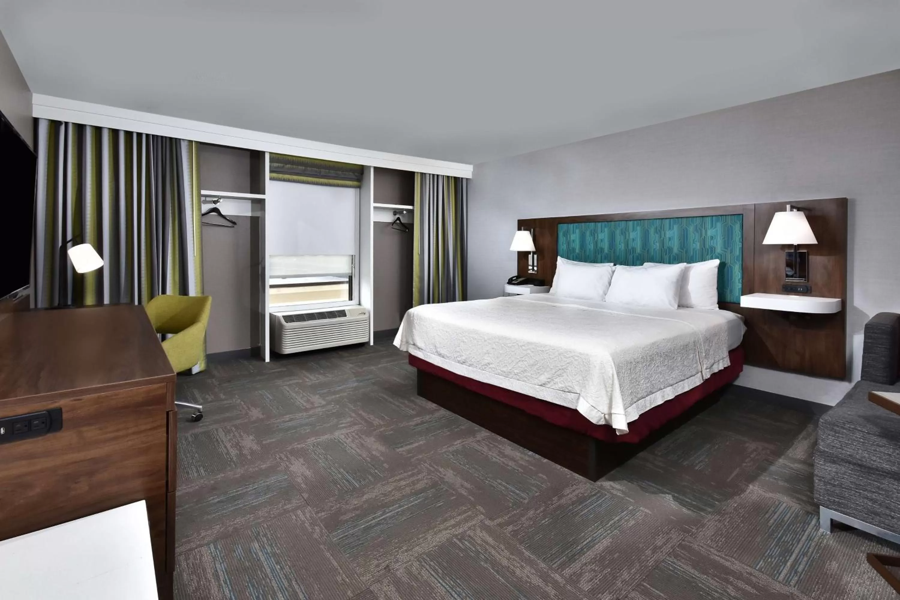 Deluxe King Room in Hampton Inn Princeton