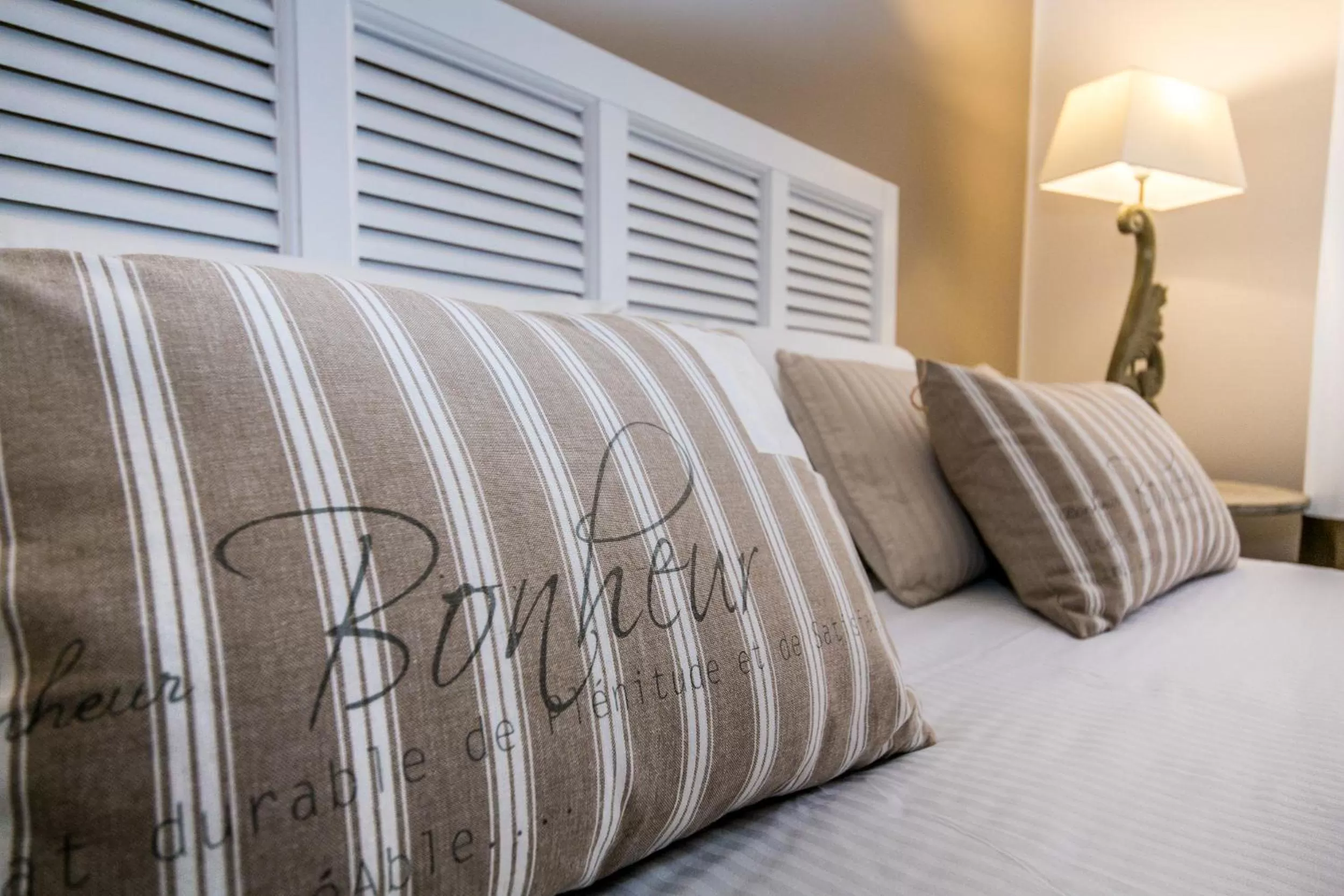 Decorative detail, Bed in Suite 136