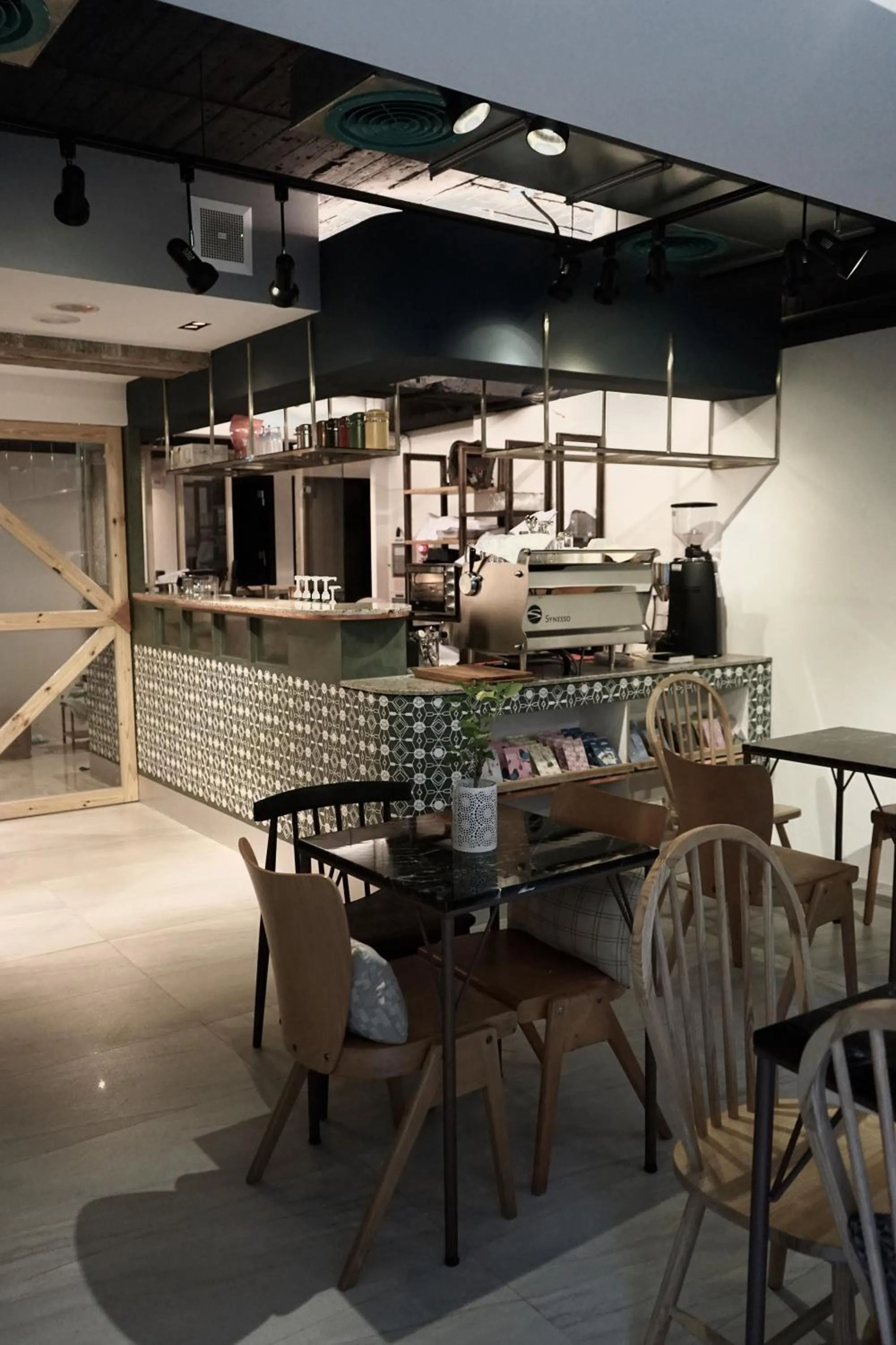Restaurant/places to eat in NiHao Café Hotel