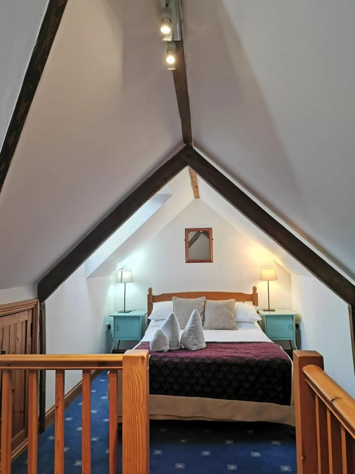 Bedroom, Bed in The Compasses Inn