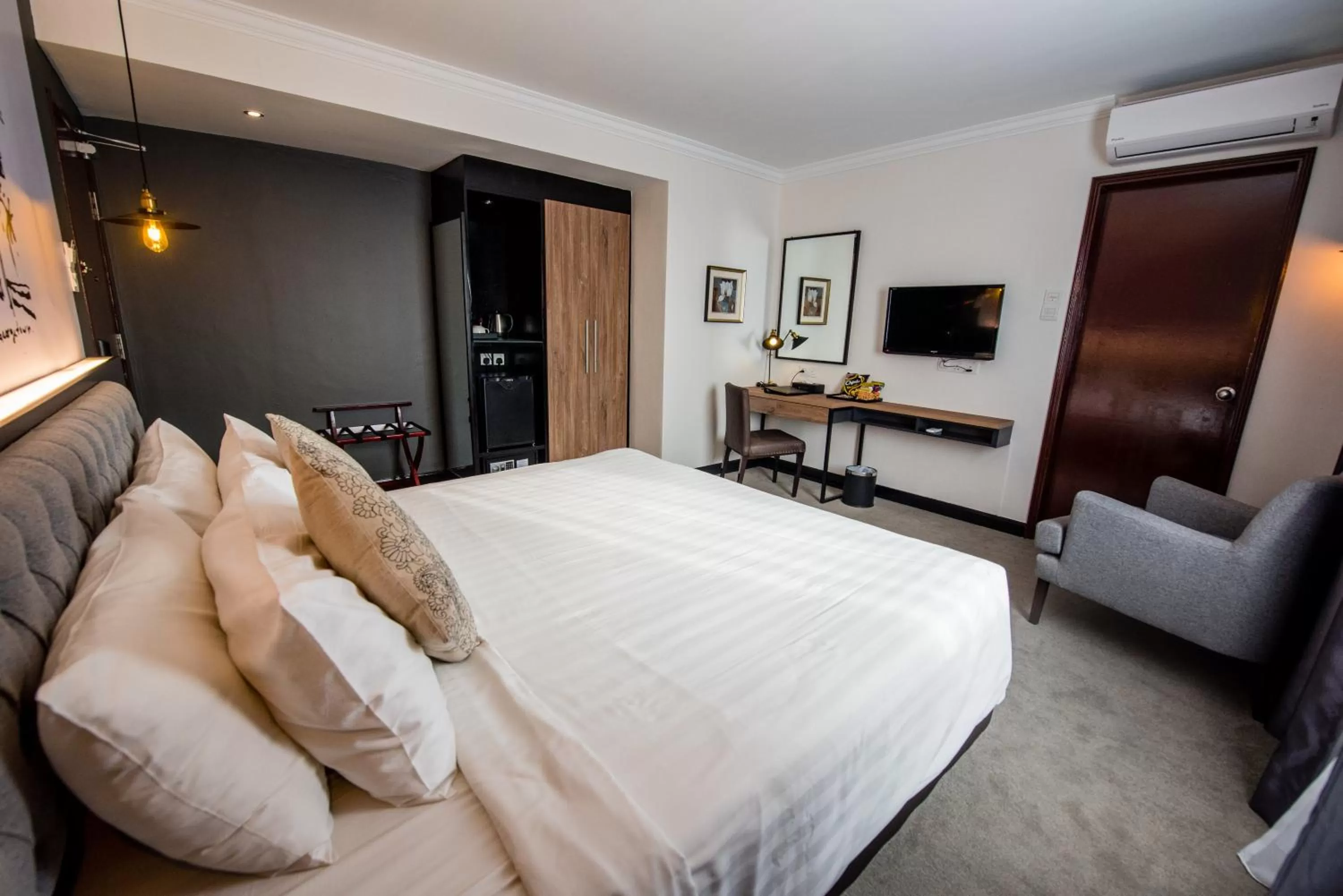 Bed in Merchant Hotel