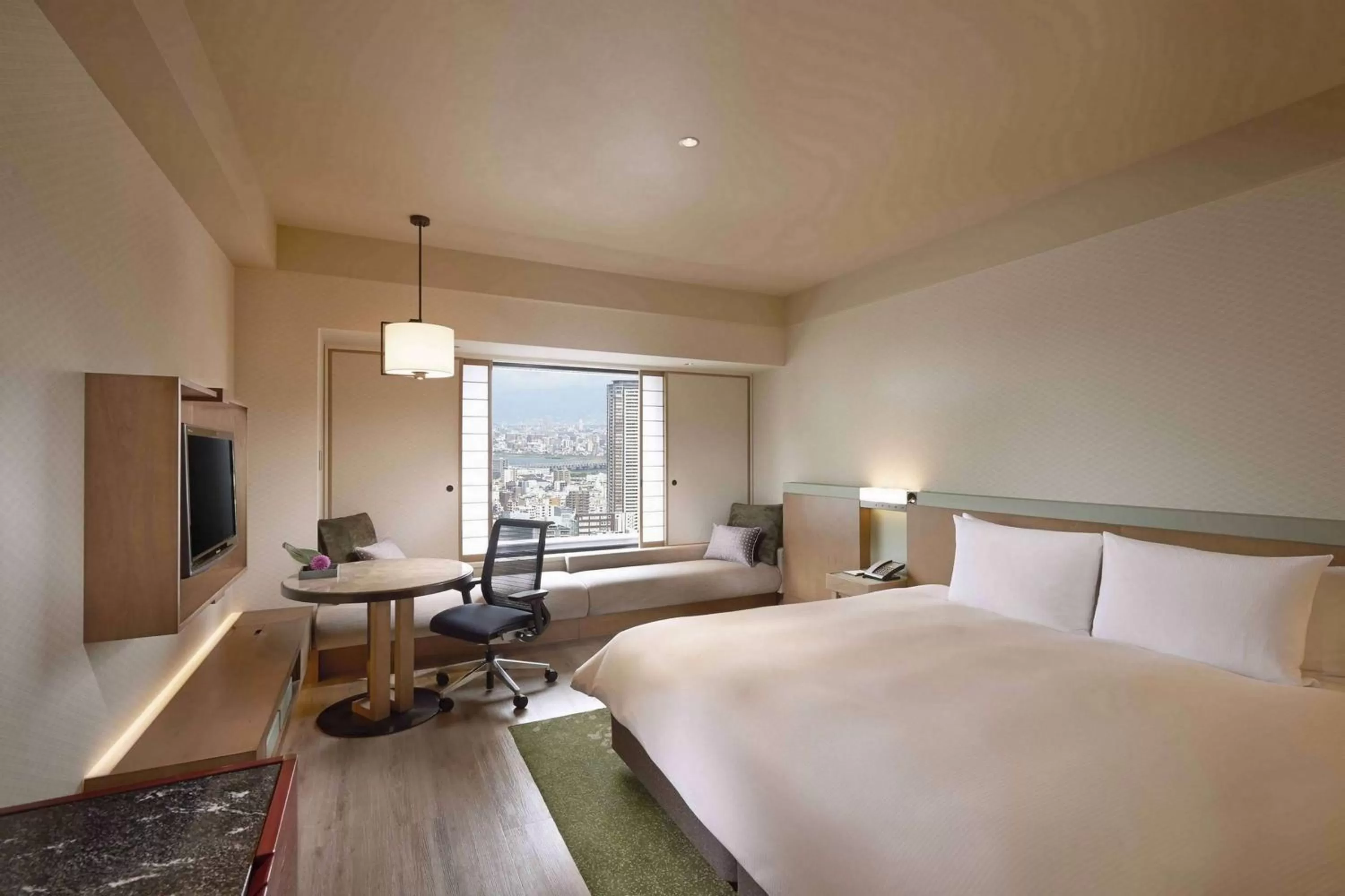 Bedroom, Bed in Hilton Osaka Hotel