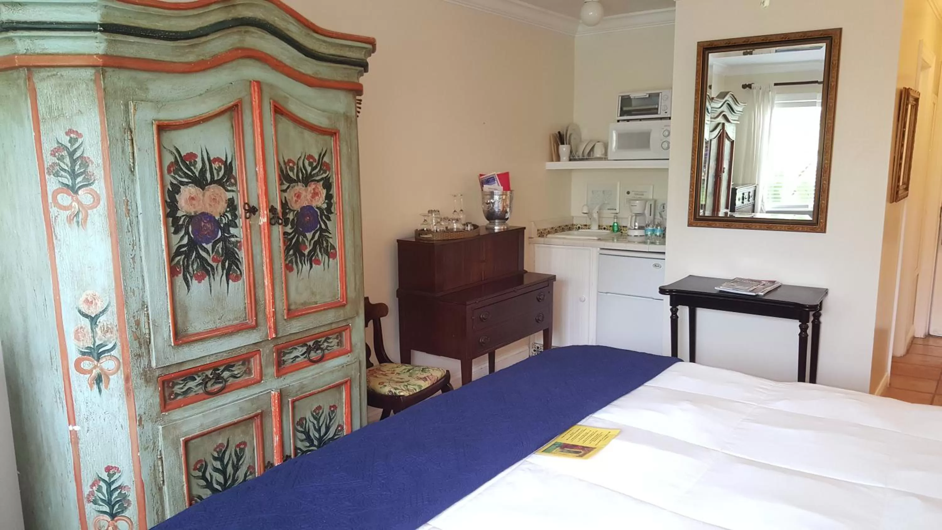 Photo of the whole room, Bed in The Caribbean Court Boutique Hotel