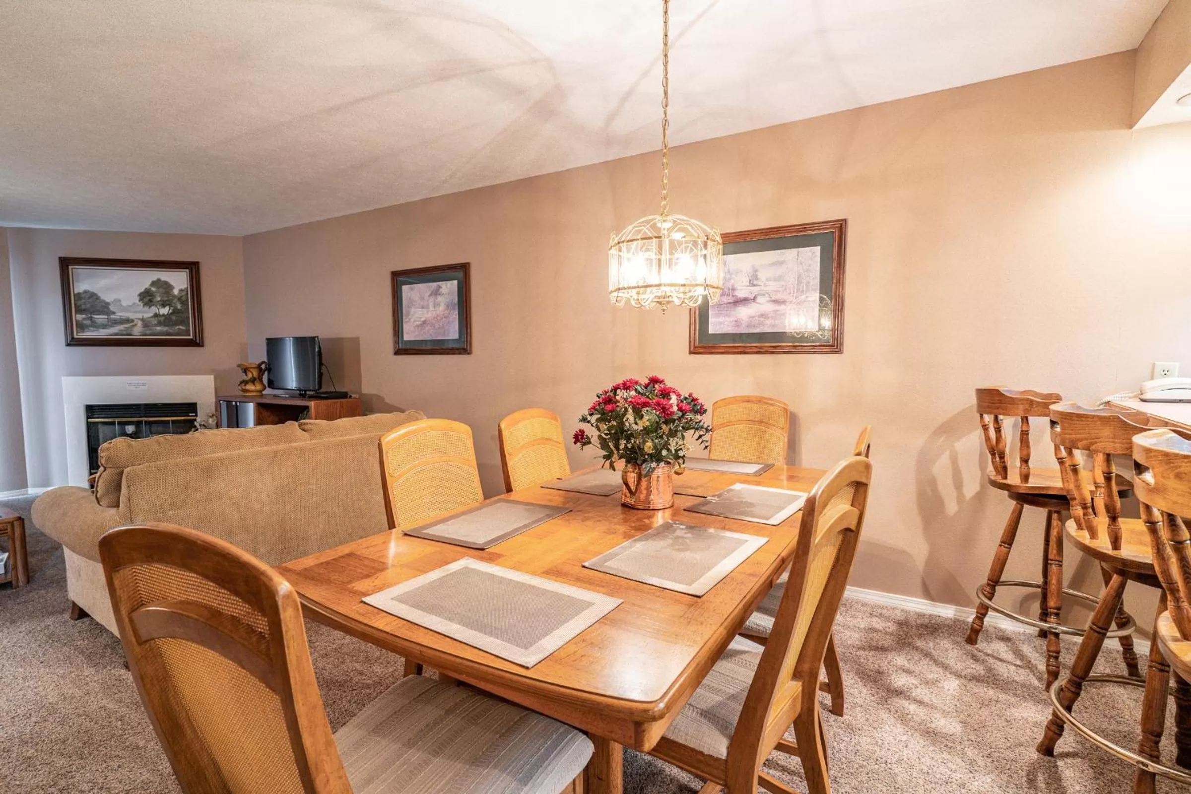 Dining area in Pointe Royale Golf Resort