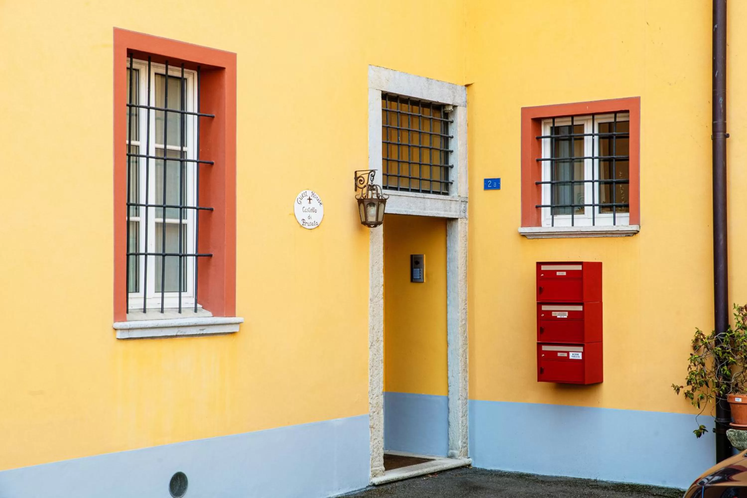 Facade/entrance in Castello di Brusata Apartment