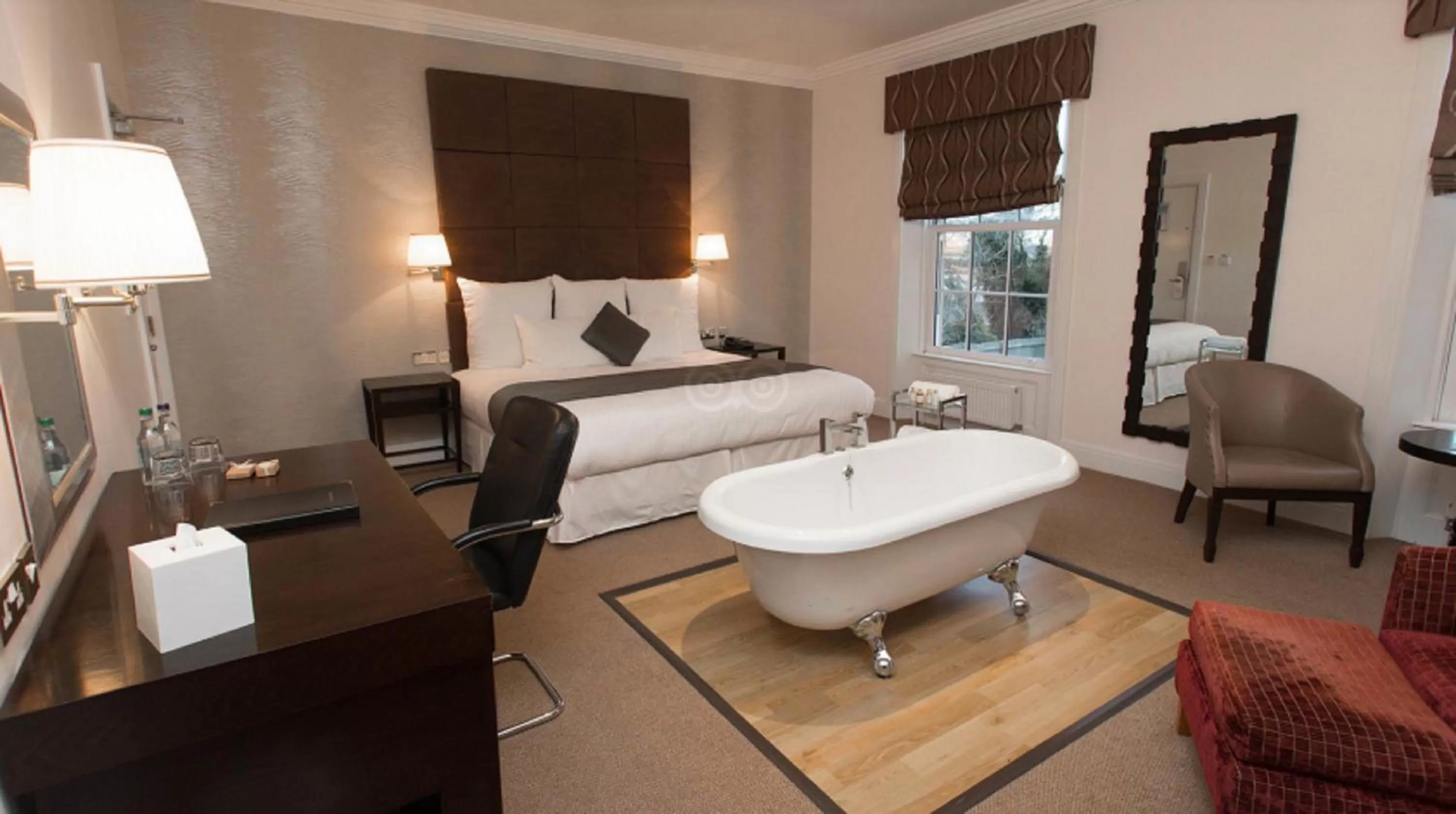 Bedroom, Bed in Cliff Hotel