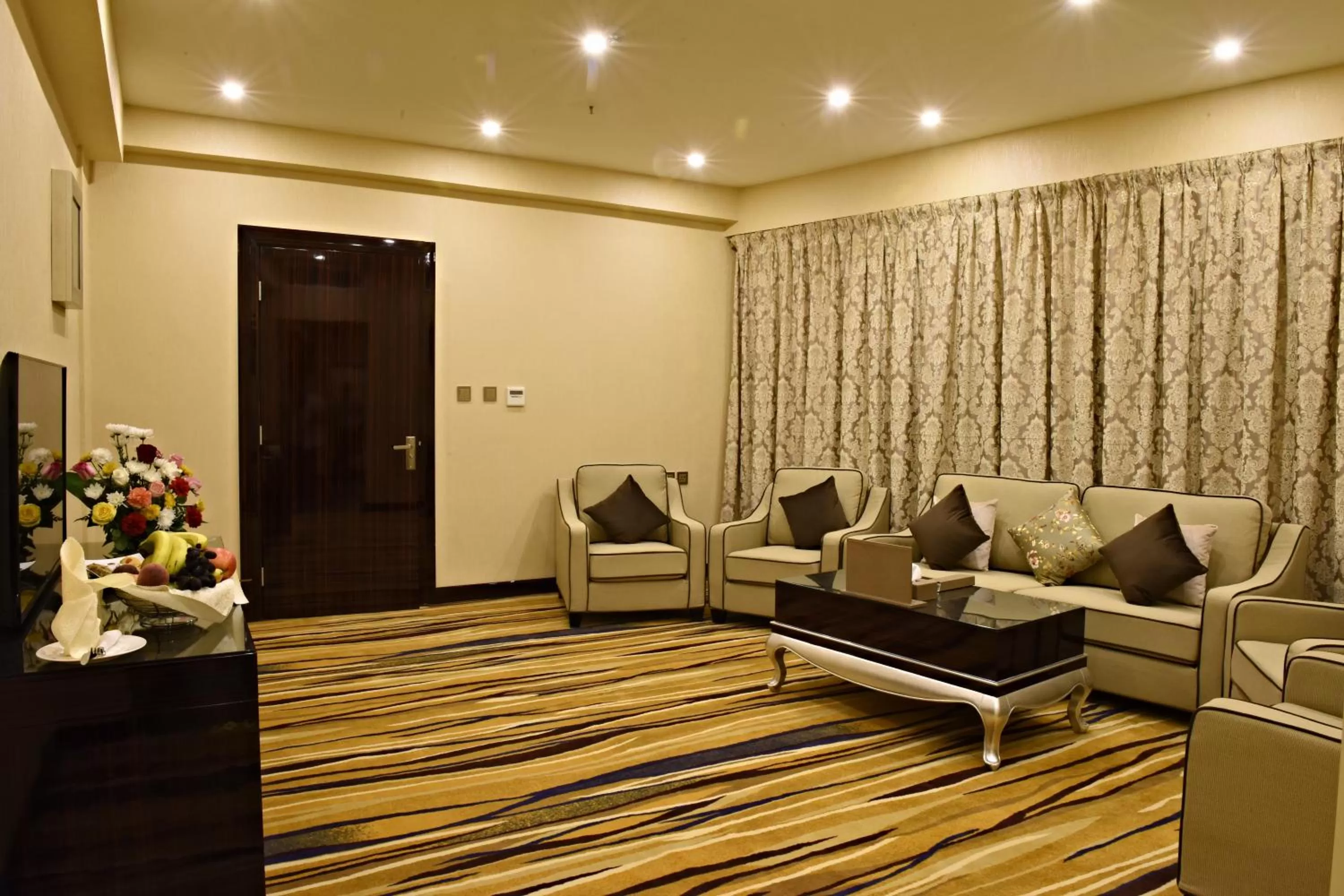 Living room in Garden Plaza Hotel